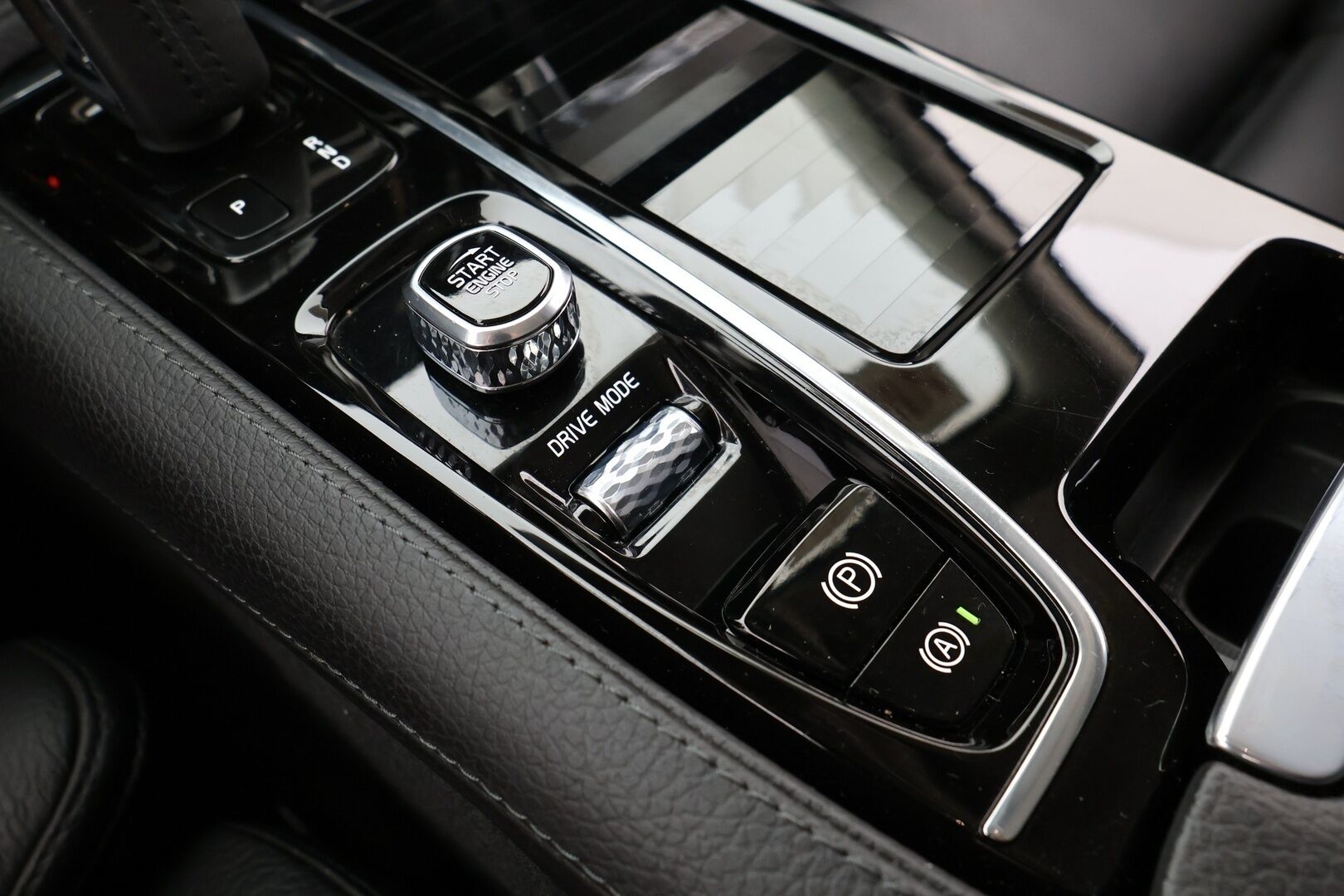 Volvo V90 2021 T6 AWD Inscription Expression Aut *Sporttinahat muistilla / VOC /  H&K / Webasto / Adapt. vakkari / Koukku / P.kamera* - *juuri saapunut! / 2x renkaat&vanteet*