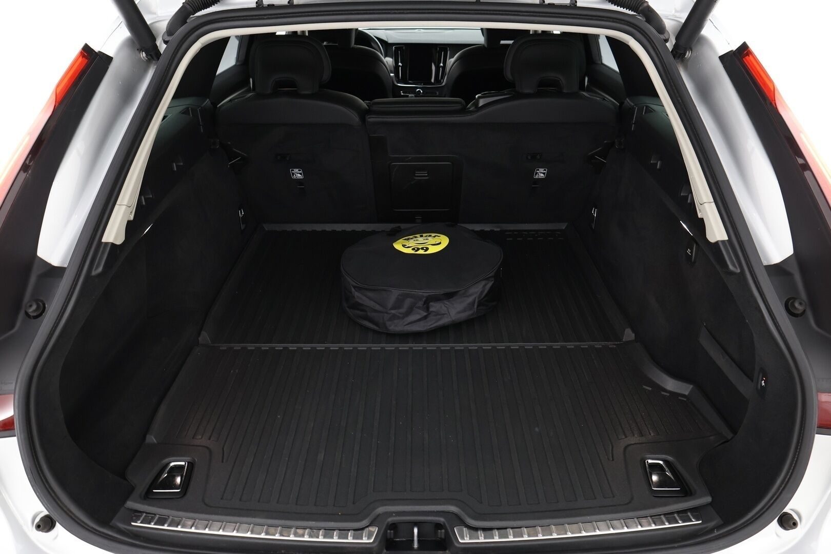 Volvo V90 2021 T6 AWD Inscription Expression Aut *Sporttinahat muistilla / VOC /  H&K / Webasto / Adapt. vakkari / Koukku / P.kamera* - *juuri saapunut! / 2x renkaat&vanteet*