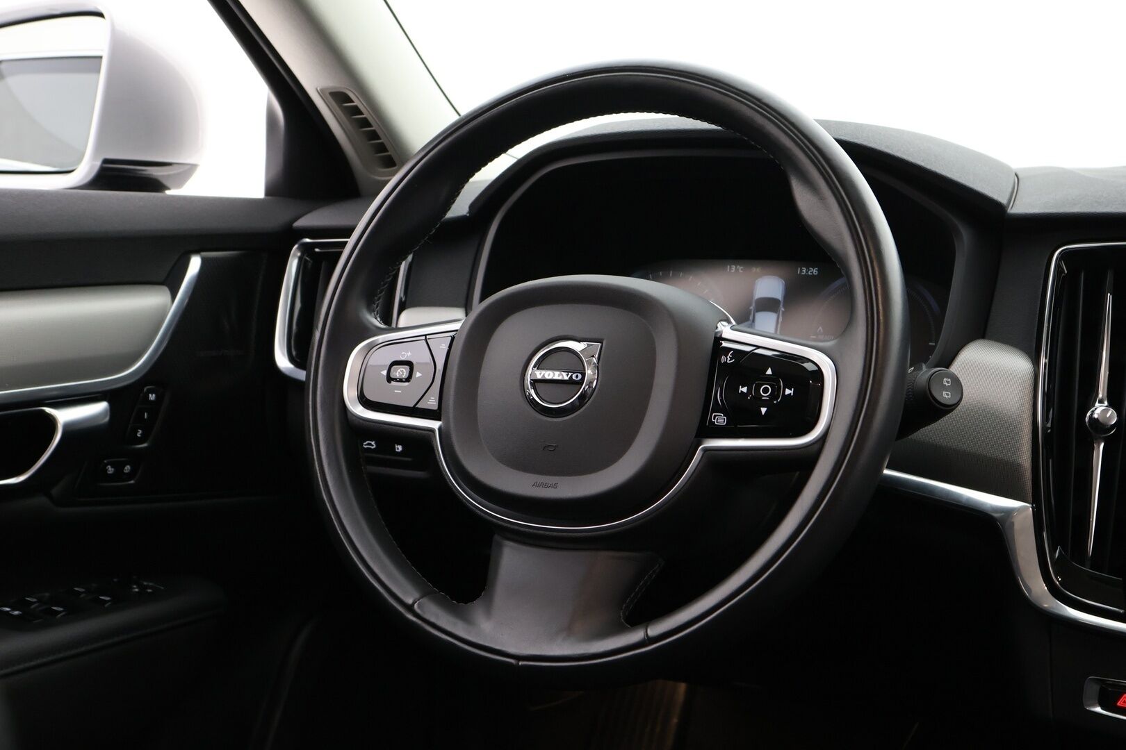 Volvo V90 2021 T6 AWD Inscription Expression Aut *Sporttinahat muistilla / VOC /  H&K / Webasto / Adapt. vakkari / Koukku / P.kamera* - *juuri saapunut! / 2x renkaat&vanteet*
