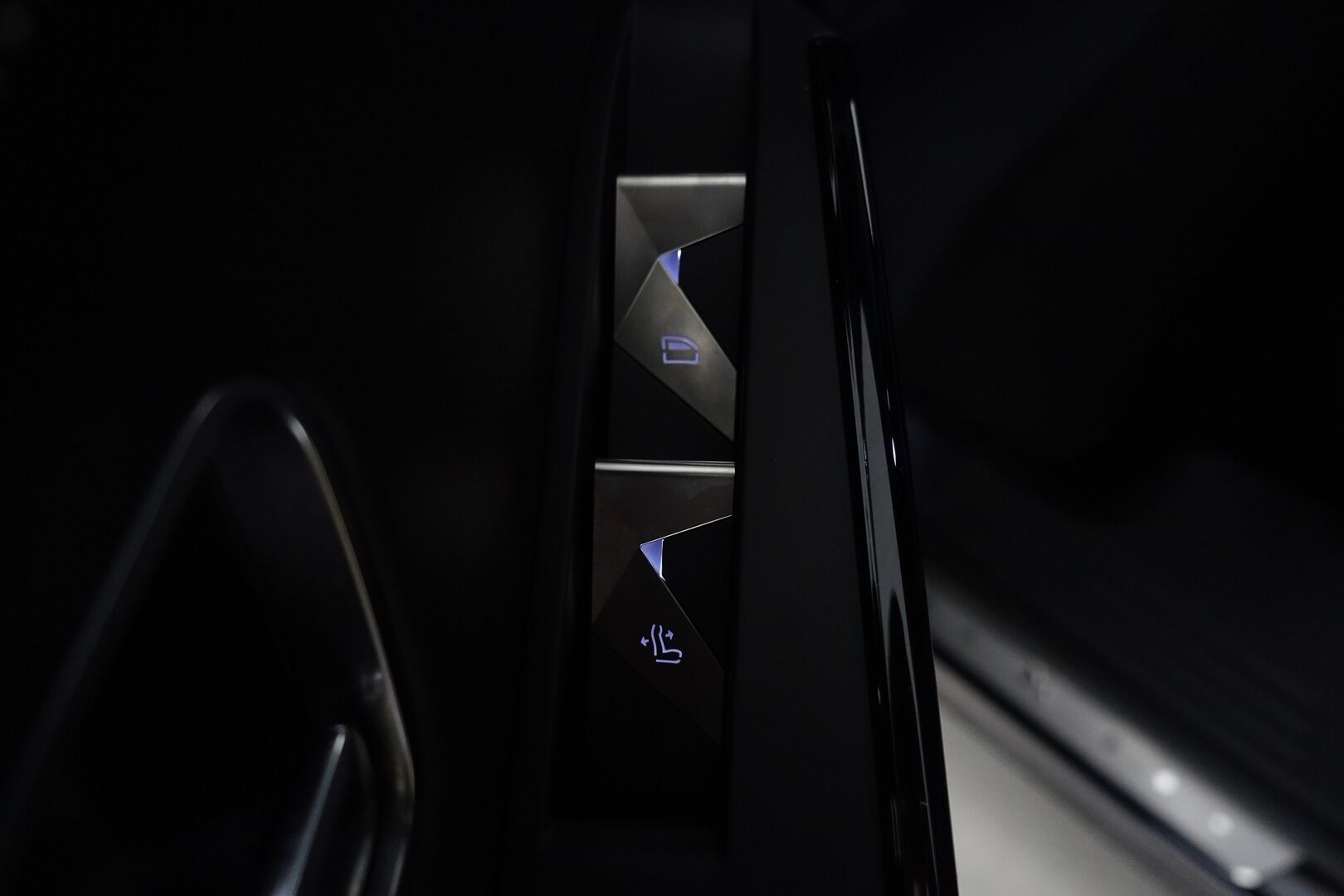 DS 7 Crossback 2020 E-Tense 300 4x4 Plug-in hybrid Opera - | ACC | Night Vision | Panorama | Focal Electra | Ilmastoidut & hierovat nahat | 360 Kamera | Digimittaristo | Keyless | Esilämmitys | Ajolinja-avustin | DS LED Vision | - KORKO VAIN 3,99 %