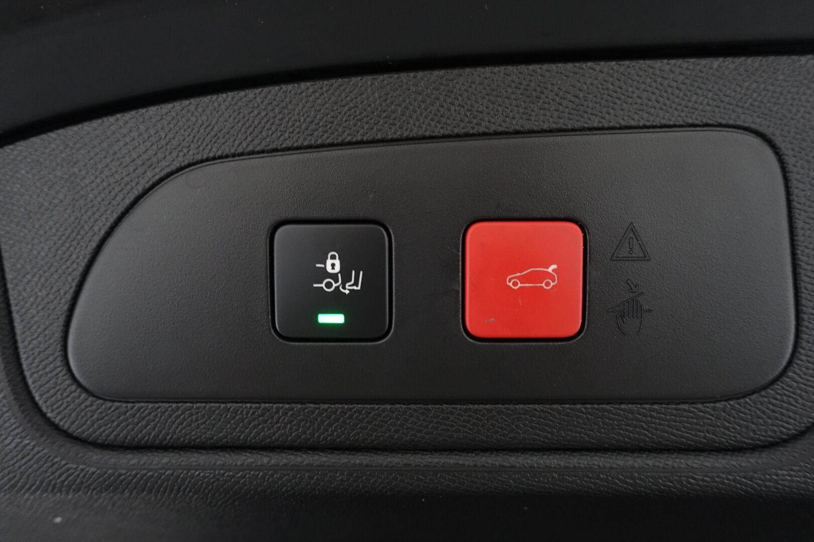 DS 7 Crossback 2020 E-Tense 300 4x4 Plug-in hybrid Opera - | ACC | Night Vision | Panorama | Focal Electra | Ilmastoidut & hierovat nahat | 360 Kamera | Digimittaristo | Keyless | Esilämmitys | Ajolinja-avustin | DS LED Vision | - KORKO VAIN 3,99 %