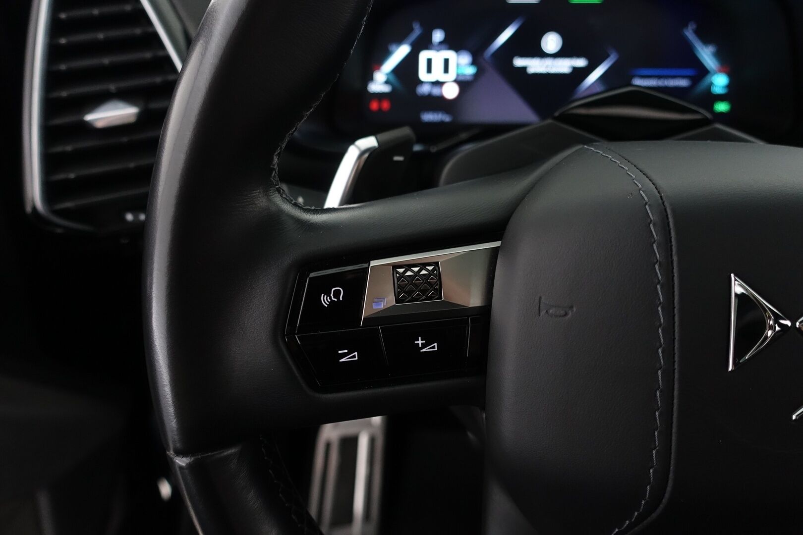 DS 7 Crossback 2020 E-Tense 300 4x4 Plug-in hybrid Opera - | ACC | Night Vision | Panorama | Focal Electra | Ilmastoidut & hierovat nahat | 360 Kamera | Digimittaristo | Keyless | Esilämmitys | Ajolinja-avustin | DS LED Vision | - KORKO VAIN 3,99 %