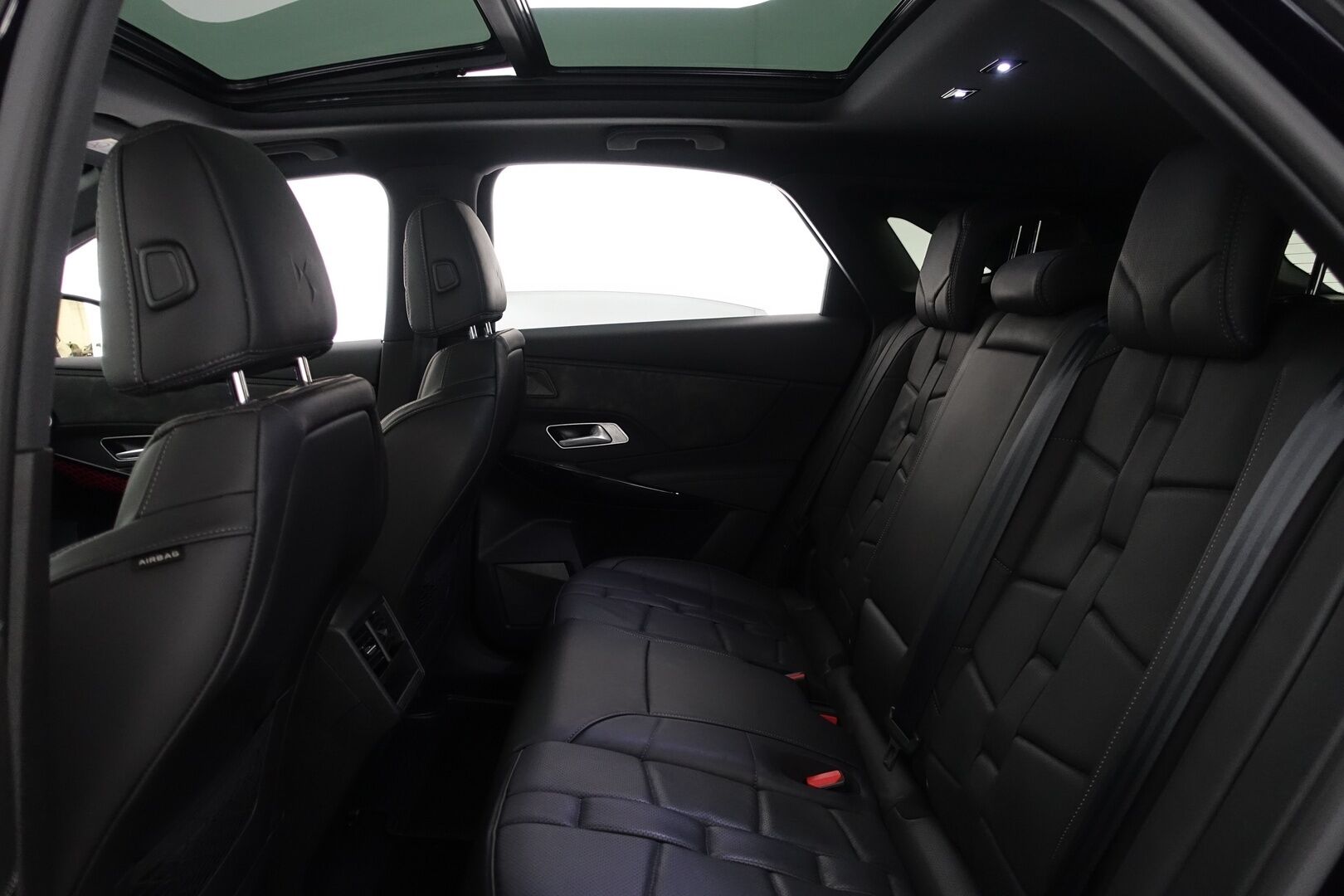 DS 7 Crossback 2020 E-Tense 300 4x4 Plug-in hybrid Opera - | ACC | Night Vision | Panorama | Focal Electra | Ilmastoidut & hierovat nahat | 360 Kamera | Digimittaristo | Keyless | Esilämmitys | Ajolinja-avustin | DS LED Vision | - KORKO VAIN 3,99 %