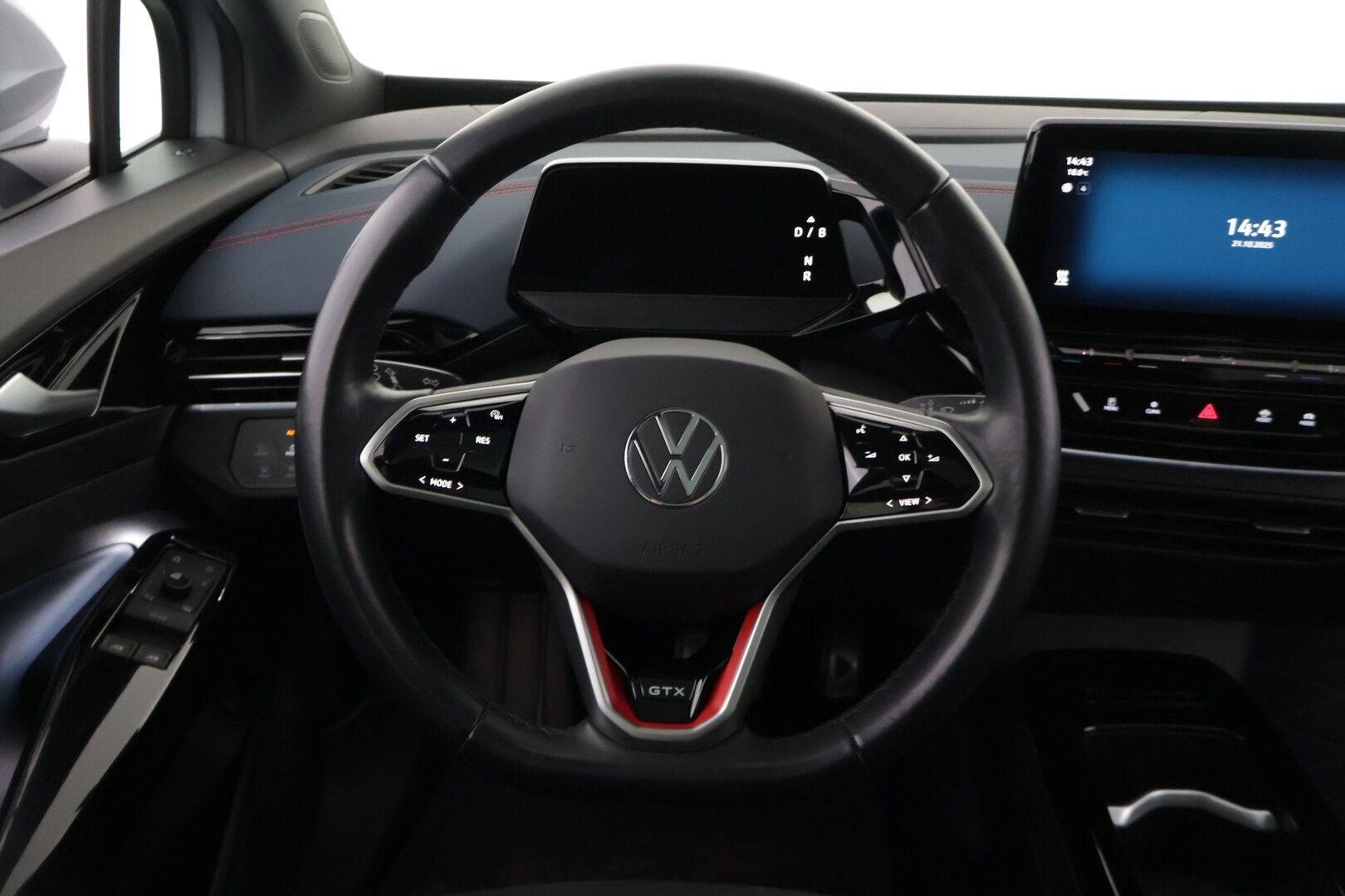 Volkswagen ID.4 2022 GTX AWD Business Top-Sport 220kW / ACC / ILP / 360°-kamera / Muistipenkit / Lasikatto / Koukku - iQ.Light / Sähkötoiminen takaluukku / DCC-alusta / Top-Sport / Navi / Katvevaroitin / Hierontaistuin kuljettajalla