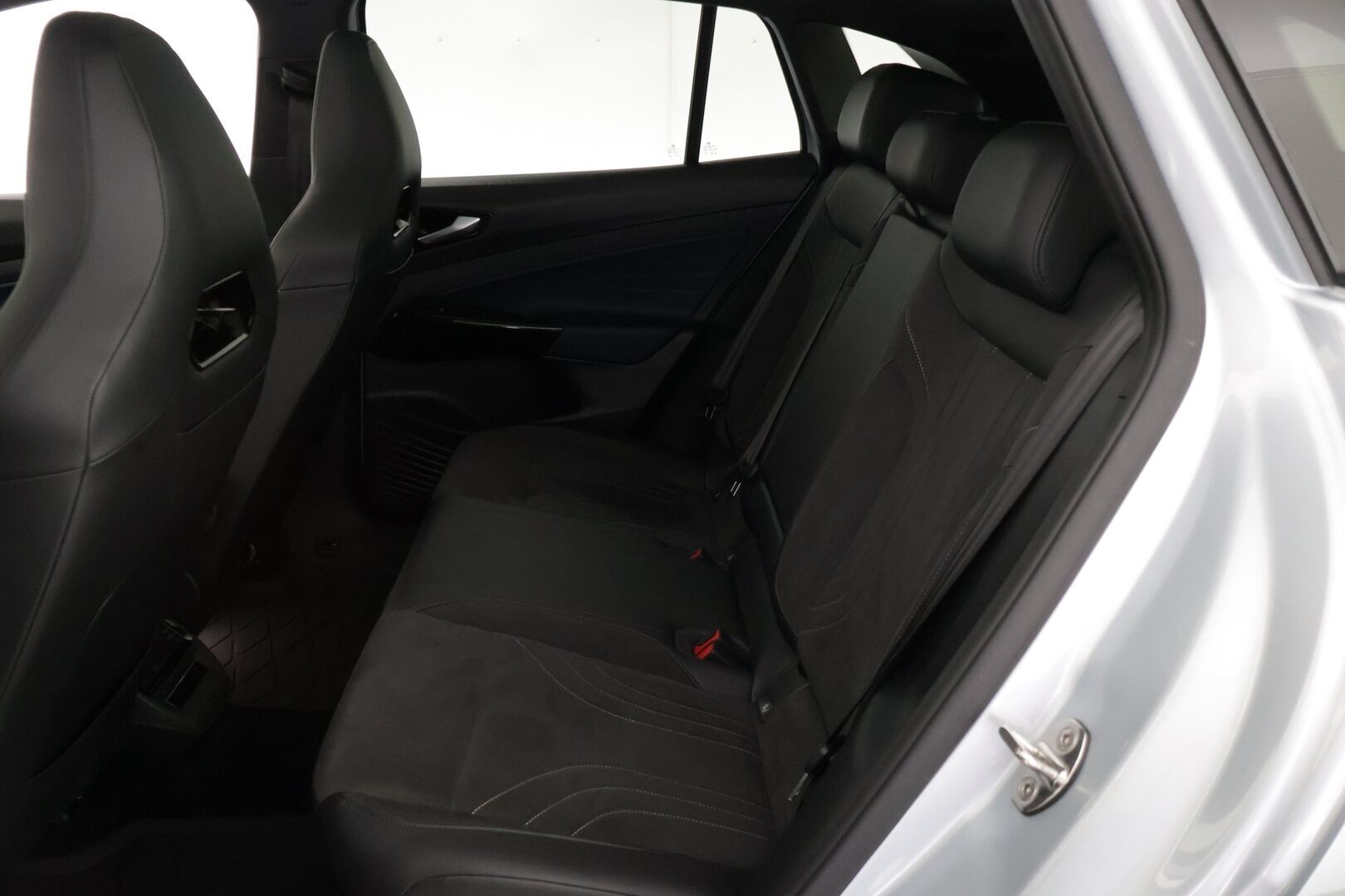 Volkswagen ID.4 2022 GTX AWD Business Top-Sport 220kW / ACC / ILP / 360°-kamera / Muistipenkit / Lasikatto / Koukku - iQ.Light / Sähkötoiminen takaluukku / DCC-alusta / Top-Sport / Navi / Katvevaroitin / Hierontaistuin kuljettajalla
