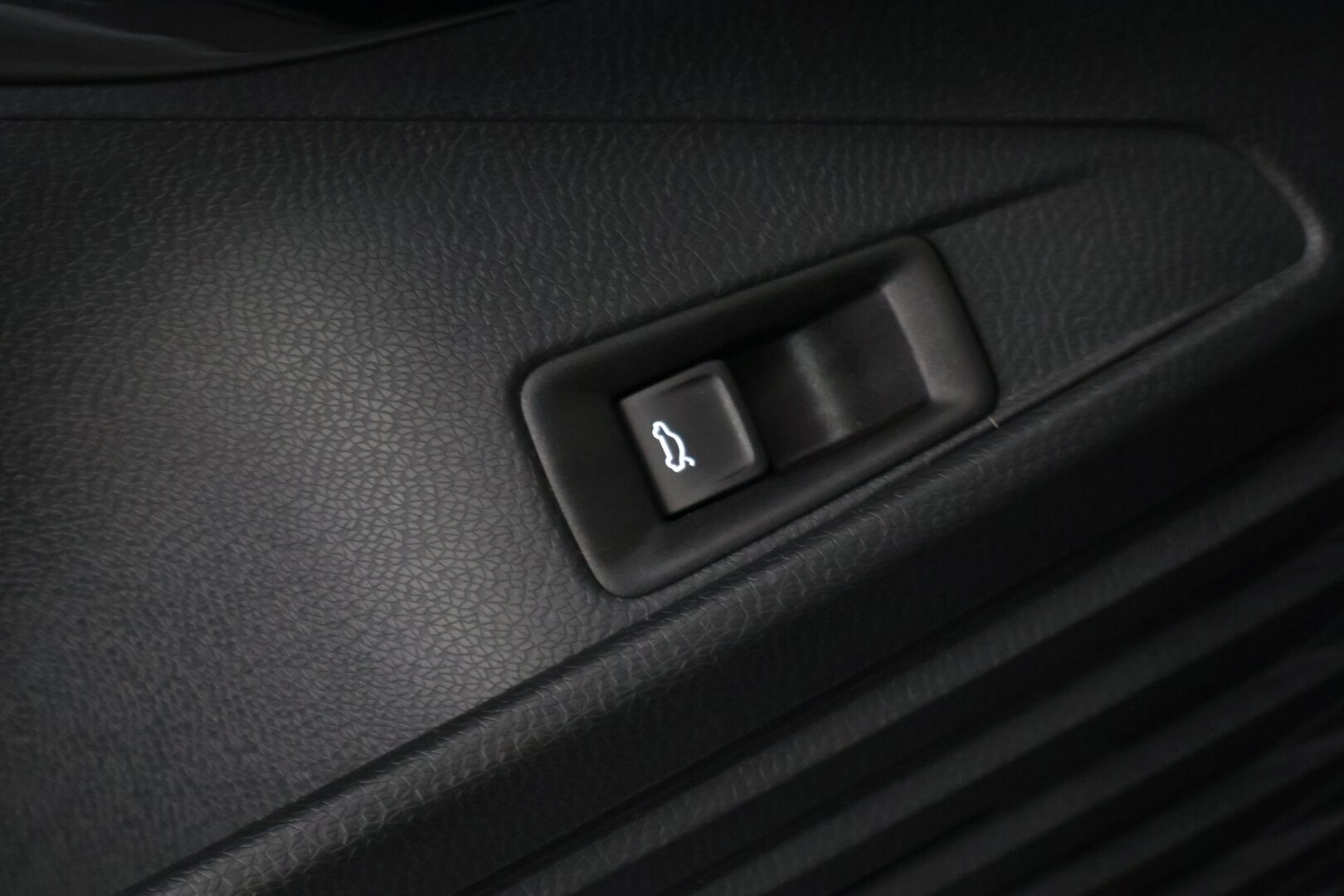Volkswagen ID.4 2022 GTX AWD Business Top-Sport 220kW / ACC / ILP / 360°-kamera / Muistipenkit / Lasikatto / Koukku - iQ.Light / Sähkötoiminen takaluukku / DCC-alusta / Top-Sport / Navi / Katvevaroitin / Hierontaistuin kuljettajalla
