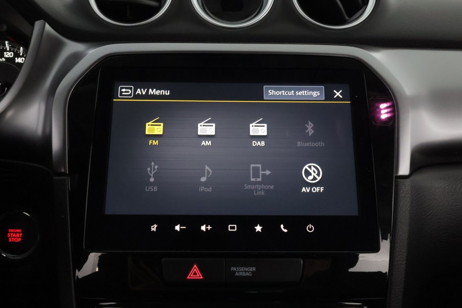 Suzuki Vitara 2025 1,4 BOOSTERJET 48V HYBRID 4WD GL+ 6MT * Adapt.Vakkari / Peruutuskamera / BLIS / Navi / Adapt.LED / KeylessGo / Lohko & Sisäpistoke - 1OM Suomiauto / Merkkihuollot / Metalliväri / Supervarusteet! - HULLUT JOULUT KORKOTARJOUS 2,49% 