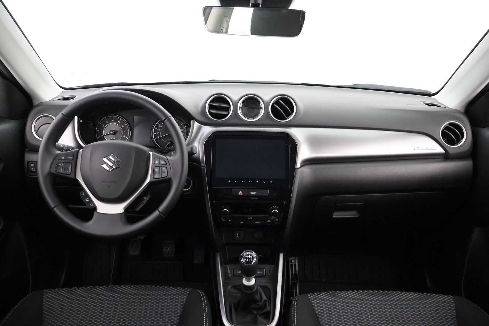 Suzuki Vitara 2025 1,4 BOOSTERJET 48V HYBRID 4WD GL+ 6MT * Adapt.Vakkari / Peruutuskamera / BLIS / Navi / Adapt.LED / KeylessGo / Lohko & Sisäpistoke - 1OM Suomiauto / Merkkihuollot / Metalliväri / Supervarusteet! - HULLUT JOULUT KORKOTARJOUS 2,49% 