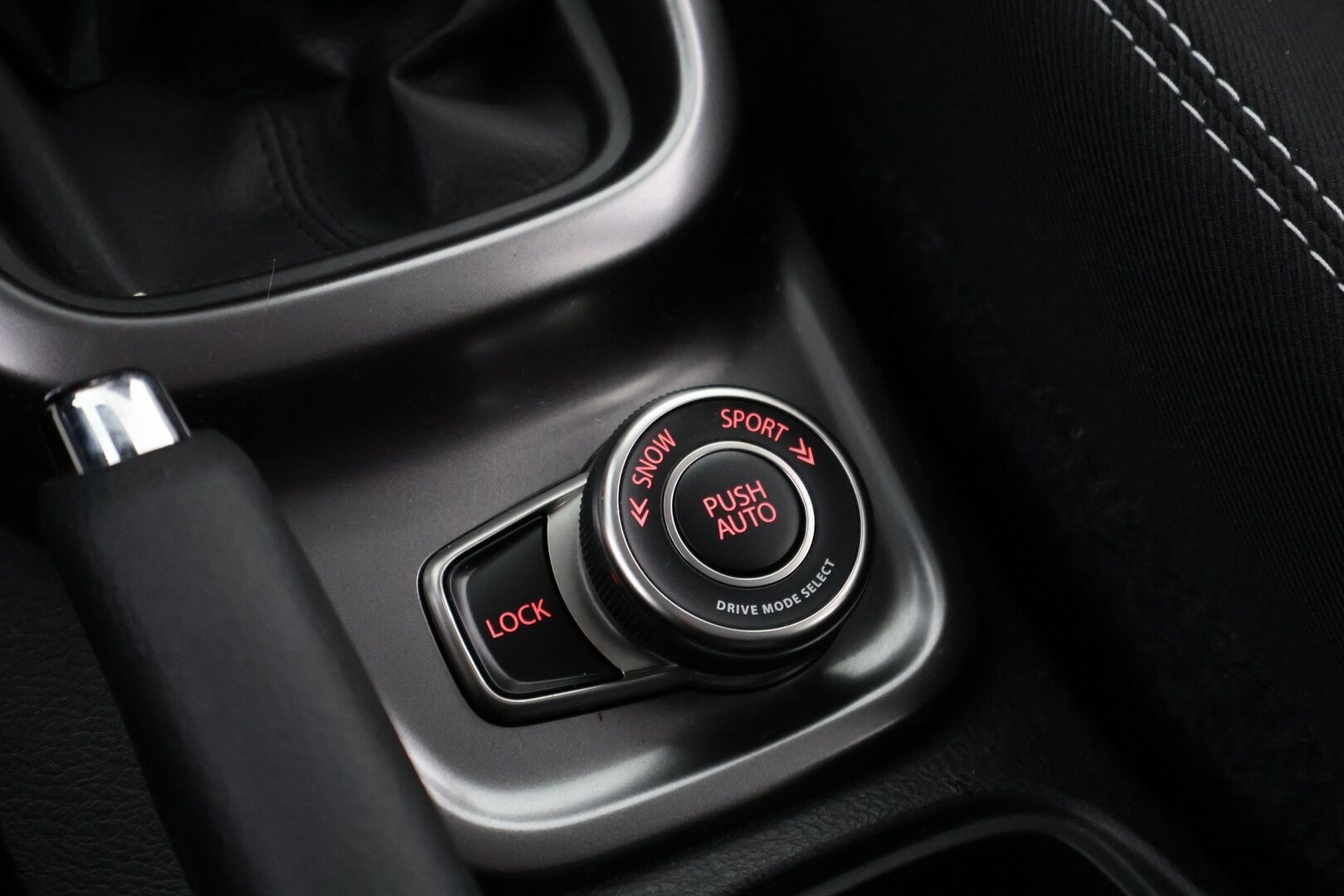 Suzuki Vitara 2025 1,4 BOOSTERJET 48V HYBRID 4WD GL+ 6MT * Adapt.Vakkari / Peruutuskamera / BLIS / Navi / Adapt.LED / KeylessGo / Lohko & Sisäpistoke - 1OM Suomiauto / Merkkihuollot / Metalliväri / Supervarusteet! - HULLUT JOULUT KORKOTARJOUS 2,49% 