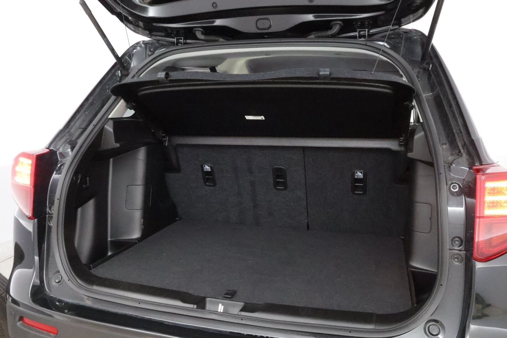 Suzuki Vitara 2025 1,4 BOOSTERJET 48V HYBRID 4WD GL+ 6MT * Adapt.Vakkari / Peruutuskamera / BLIS / Navi / Adapt.LED / KeylessGo / Lohko & Sisäpistoke - 1OM Suomiauto / Merkkihuollot / Metalliväri / Supervarusteet! - HULLUT JOULUT KORKOTARJOUS 2,49% 