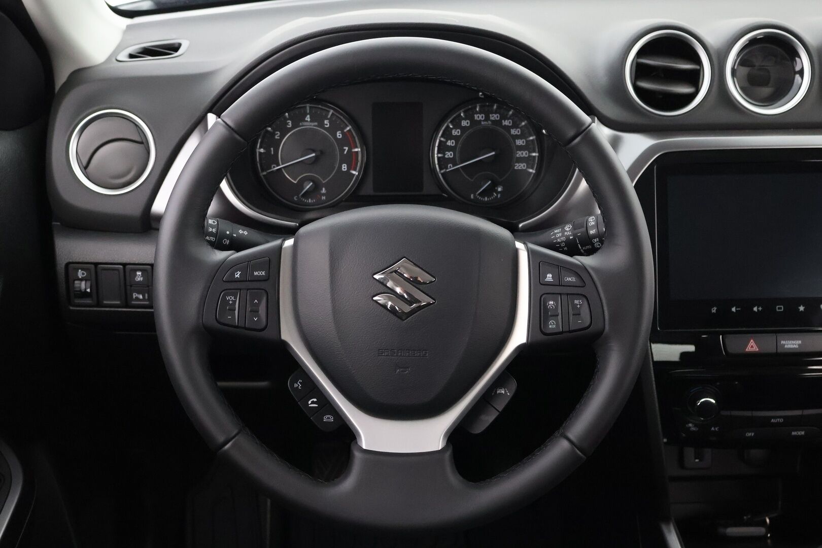 Suzuki Vitara 2025 1,4 BOOSTERJET 48V HYBRID 4WD GL+ 6MT * Adapt.Vakkari / Peruutuskamera / BLIS / Navi / Adapt.LED / KeylessGo / Lohko & Sisäpistoke - 1OM Suomiauto / Merkkihuollot / Metalliväri / Supervarusteet! - HULLUT JOULUT KORKOTARJOUS 2,49% 