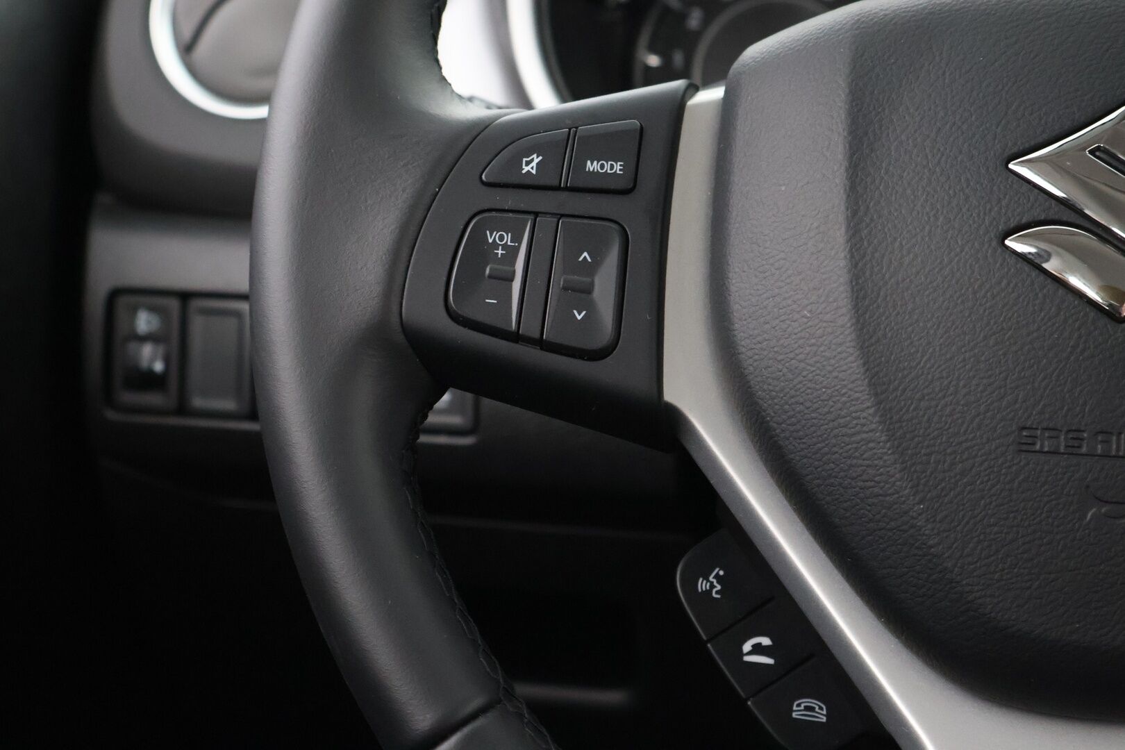 Suzuki Vitara 2025 1,4 BOOSTERJET 48V HYBRID 4WD GL+ 6MT * Adapt.Vakkari / Peruutuskamera / BLIS / Navi / Adapt.LED / KeylessGo / Lohko & Sisäpistoke - 1OM Suomiauto / Merkkihuollot / Metalliväri / Supervarusteet! - HULLUT JOULUT KORKOTARJOUS 2,49% 