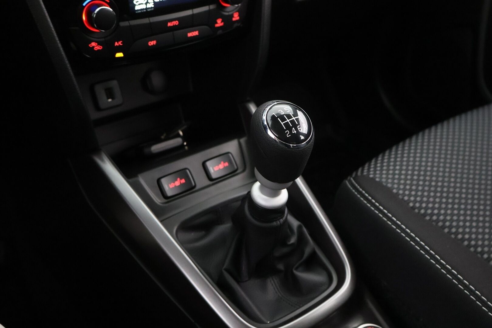 Suzuki Vitara 2025 1,4 BOOSTERJET 48V HYBRID 4WD GL+ 6MT * Adapt.Vakkari / Peruutuskamera / BLIS / Navi / Adapt.LED / KeylessGo / Lohko & Sisäpistoke - 1OM Suomiauto / Merkkihuollot / Metalliväri / Supervarusteet! - HULLUT JOULUT KORKOTARJOUS 2,49% 