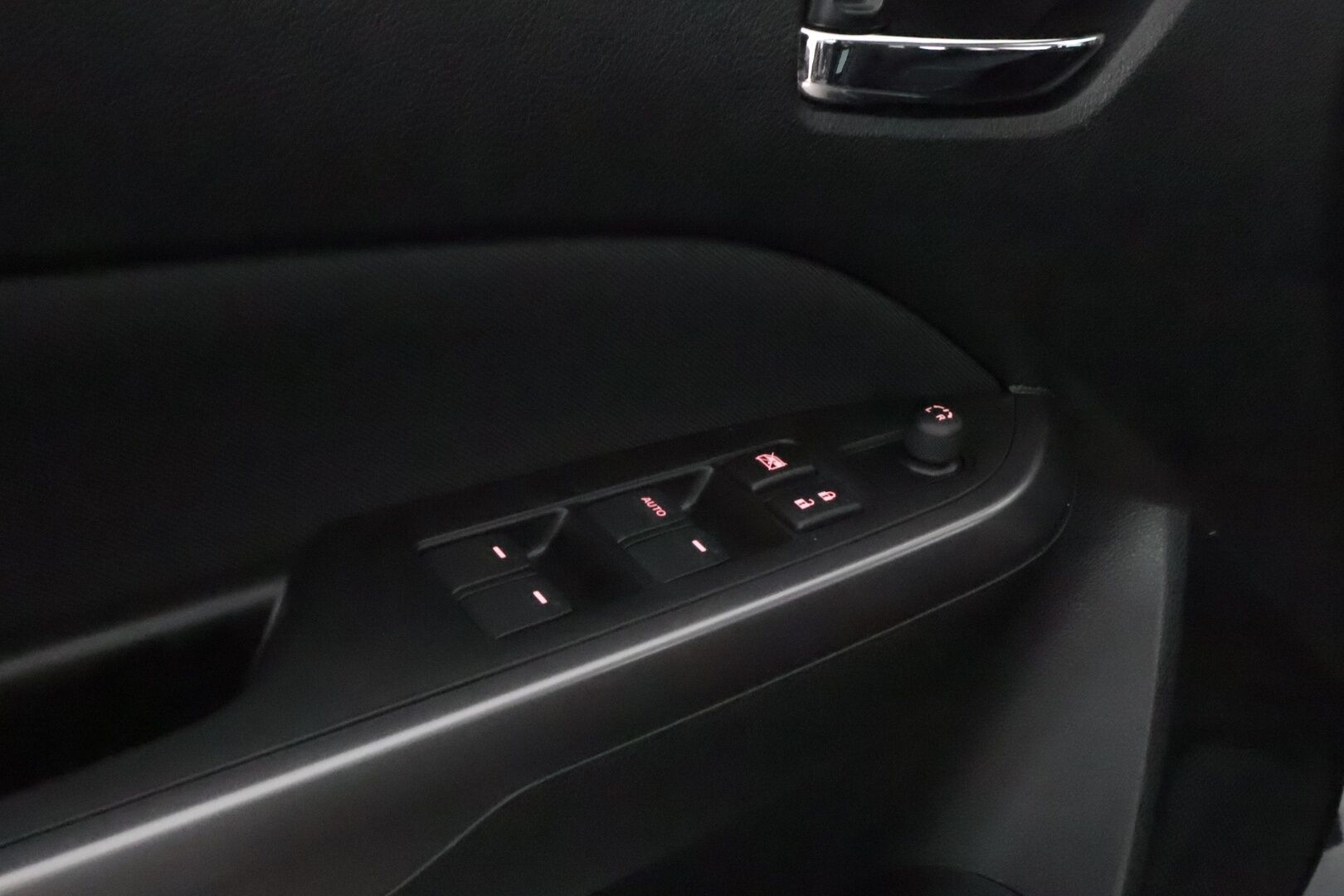 Suzuki Vitara 2025 1,4 BOOSTERJET 48V HYBRID 4WD GL+ 6MT * Adapt.Vakkari / Peruutuskamera / BLIS / Navi / Adapt.LED / KeylessGo / Lohko & Sisäpistoke - 1OM Suomiauto / Merkkihuollot / Metalliväri / Supervarusteet! - HULLUT JOULUT KORKOTARJOUS 2,49% 