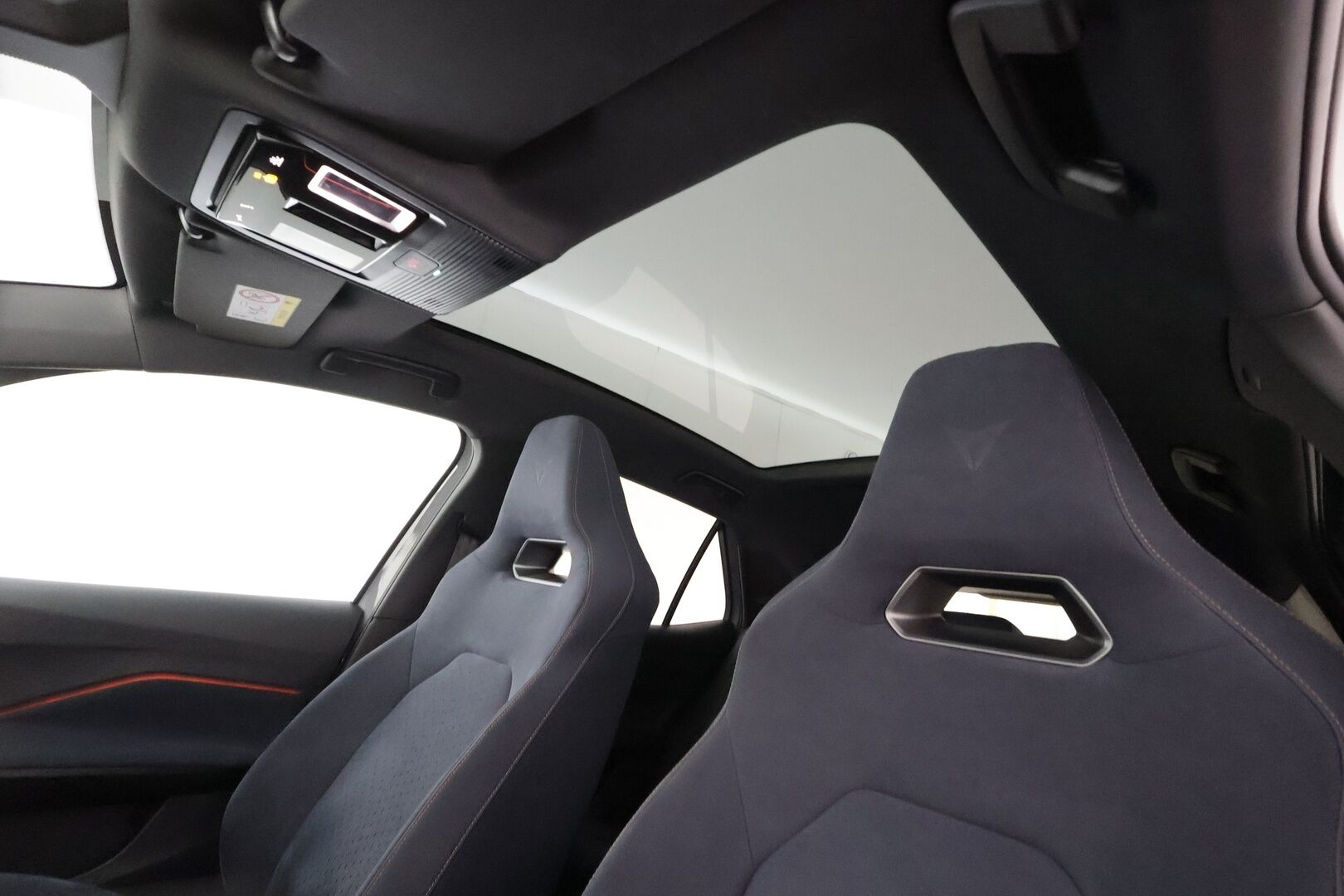 CUPRA Born 2022 e-Boost 170 kW 58 kWh - | ACC | ILP | HUD | DCC | Beats | Sporttipenkit sähköllä ja hieronnalla | Lasikatto | P.kamera | Keyless | Apple & Android | 2x renkaat aluin | 
