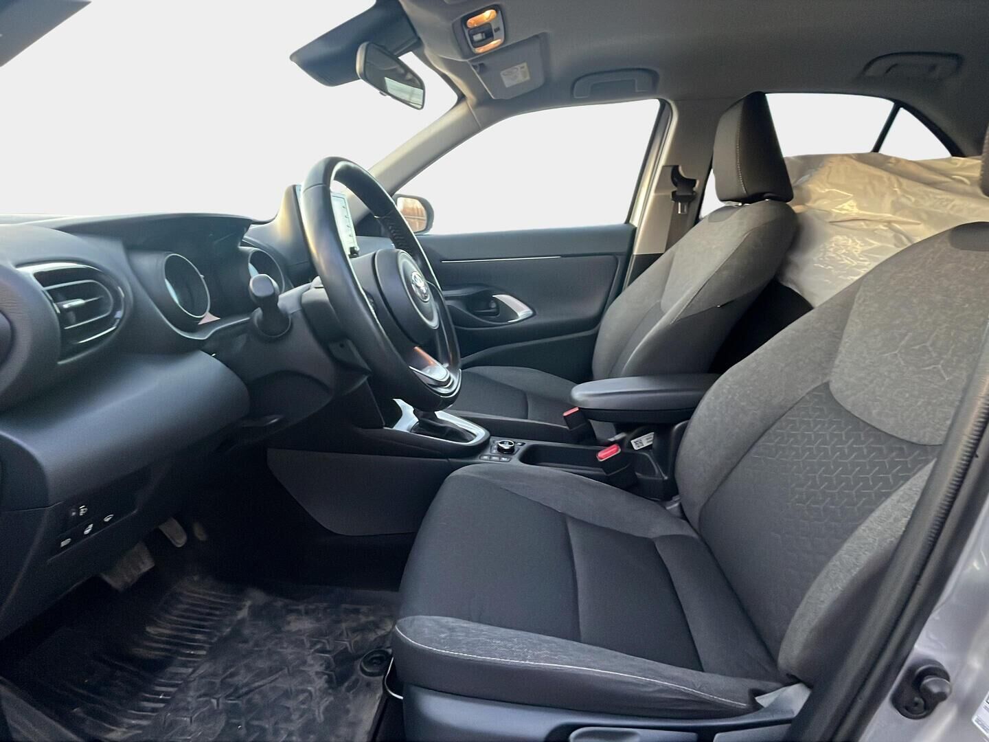 Toyota Yaris Cross 2022 1,5 Hybrid AWD-i Active Business - Webasto / Adaptiivinen vakionopeudensäädin / Peruutuskamera / Lämmitettävä ohjauspyörä / 