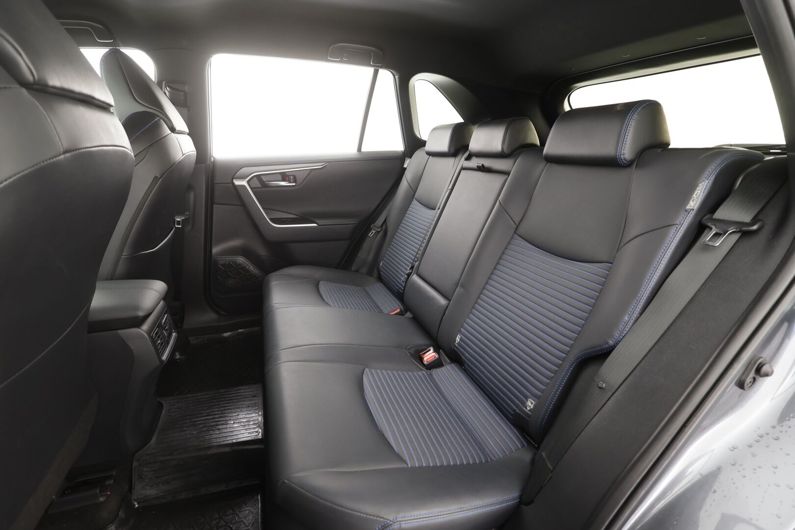 Toyota RAV4 2022 2,5 Hybrid AWD-i Style - | ACC | Puolinahat | Sähköpenkki | P.kamera | LTA | RSA | Apple & Android | Lämm. ratti | Keyless | LED | Sähk. takaluukku | 2x renkaat aluin | 
