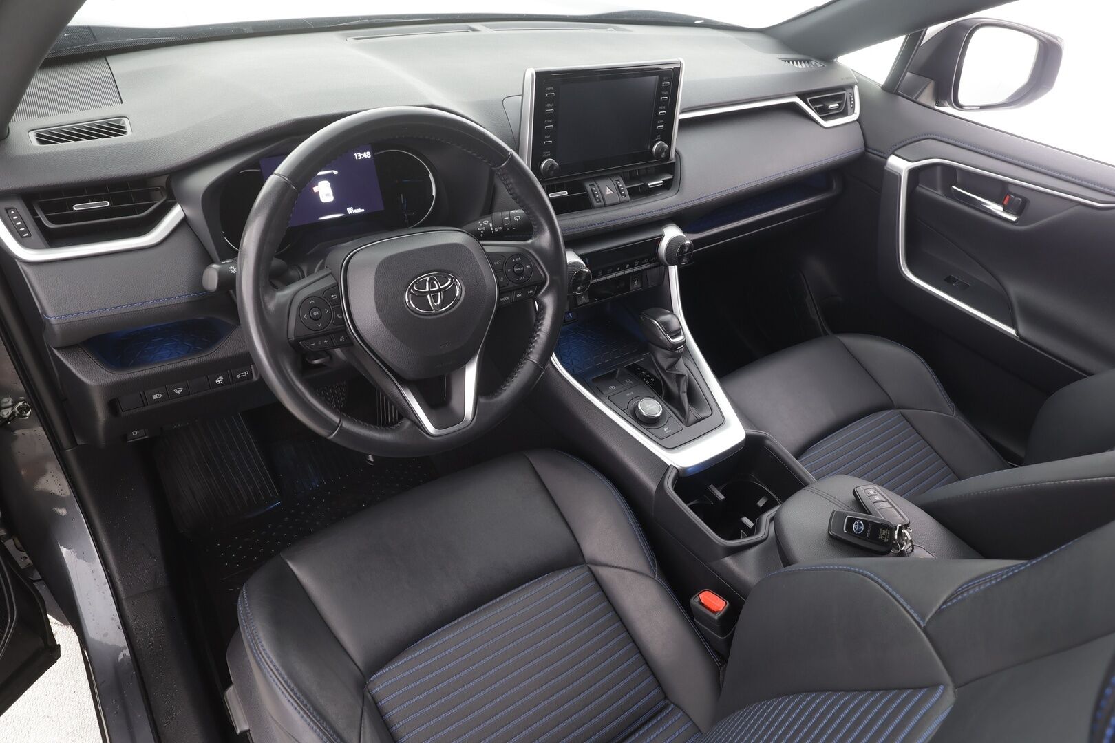 Toyota RAV4 2022 2,5 Hybrid AWD-i Style - | ACC | Puolinahat | Sähköpenkki | P.kamera | LTA | RSA | Apple & Android | Lämm. ratti | Keyless | LED | Sähk. takaluukku | 2x renkaat aluin | 