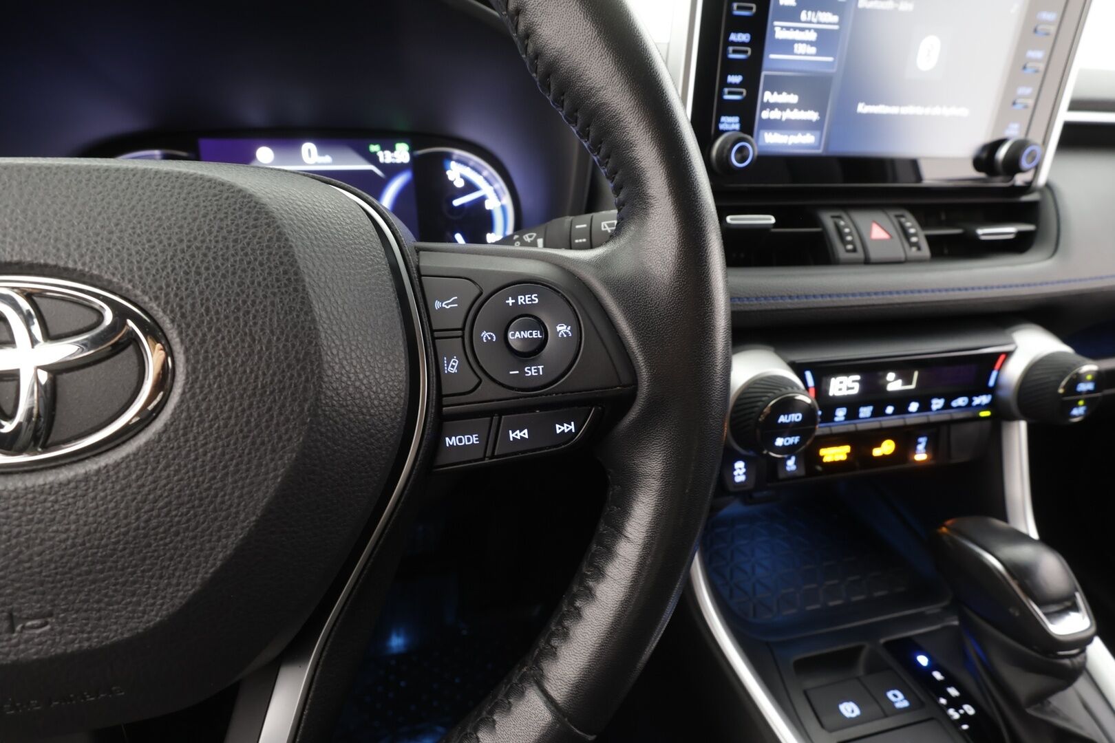 Toyota RAV4 2022 2,5 Hybrid AWD-i Style - | ACC | Puolinahat | Sähköpenkki | P.kamera | LTA | RSA | Apple & Android | Lämm. ratti | Keyless | LED | Sähk. takaluukku | 2x renkaat aluin | 