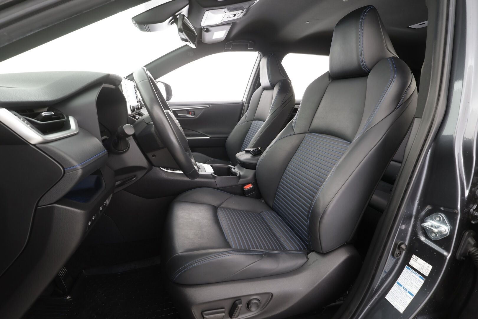 Toyota RAV4 2022 2,5 Hybrid AWD-i Style - | ACC | Puolinahat | Sähköpenkki | P.kamera | LTA | RSA | Apple & Android | Lämm. ratti | Keyless | LED | Sähk. takaluukku | 2x renkaat aluin | 