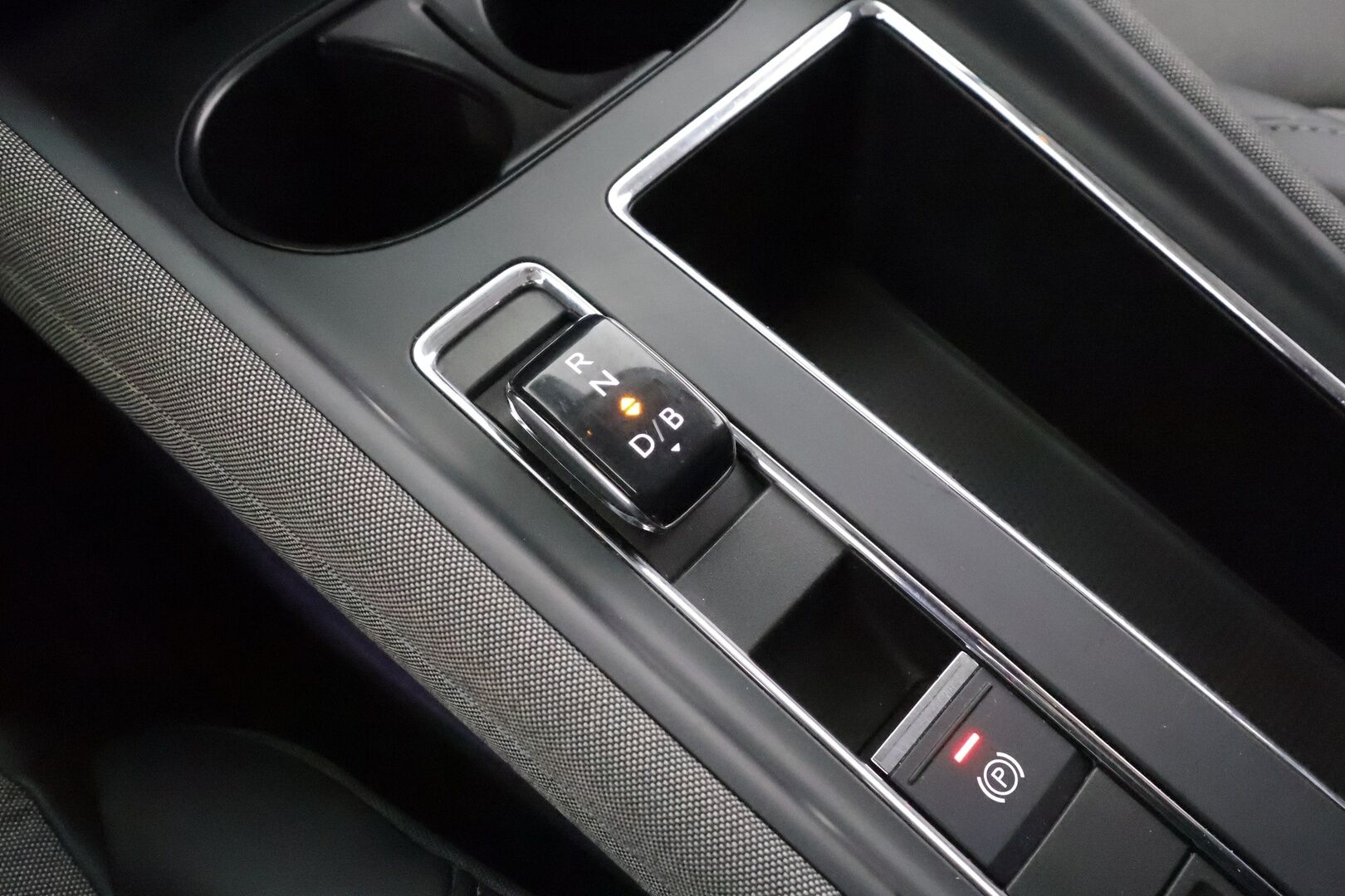 Skoda Enyaq 2022 80x 4x4 iV * ACC / ILP / Koukku / Matrix LED / Puolinahat / P.Kamera / Navi / Keyless / Ratinlämmitin * - Kahdet renkaat aluvanteilla / Merkkihuollettu - HULLUT AVAJAISHULINAT KORKOTARJOUS 3,29 %