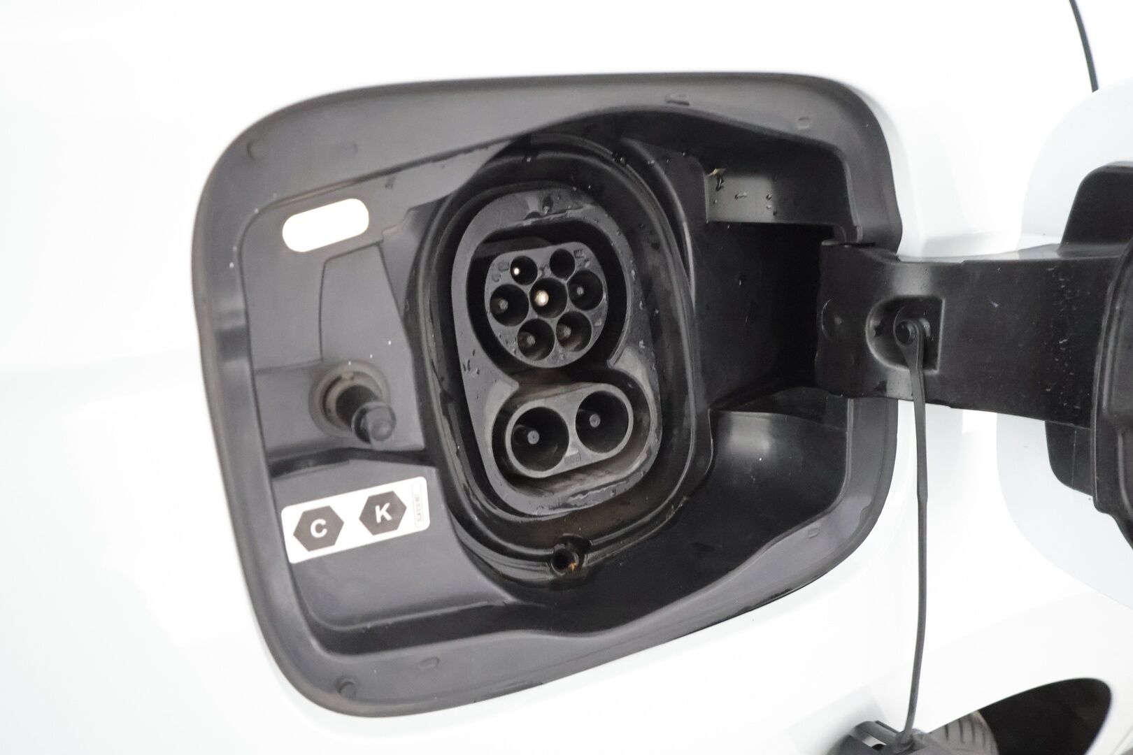 Skoda Enyaq 2022 80x 4x4 iV * ACC / ILP / Koukku / Matrix LED / Puolinahat / P.Kamera / Navi / Keyless / Ratinlämmitin * - Kahdet renkaat aluvanteilla / Merkkihuollettu - HULLUT AVAJAISHULINAT KORKOTARJOUS 3,29 %