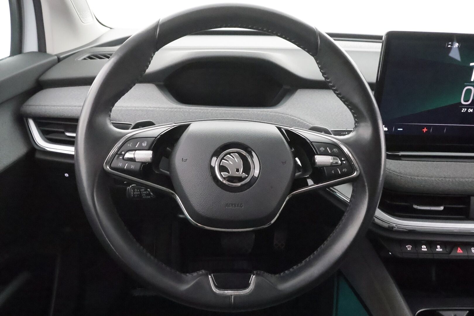 Skoda Enyaq 2022 80x 4x4 iV - Kahdet renkaat aluvanteilla | Merkkihuollettu | ACC | ILP | Koukku | Matrix LED | Puolinahat | Kamera | Navi | Keyless | Ratinlämmitin