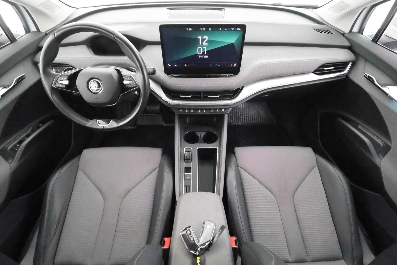 Skoda Enyaq 2022 80x 4x4 iV * ACC / ILP / Koukku / Matrix LED / Puolinahat / P.Kamera / Navi / Keyless / Ratinlämmitin * - Kahdet renkaat aluvanteilla / Merkkihuollettu - HULLUT AVAJAISHULINAT KORKOTARJOUS 3,29 %