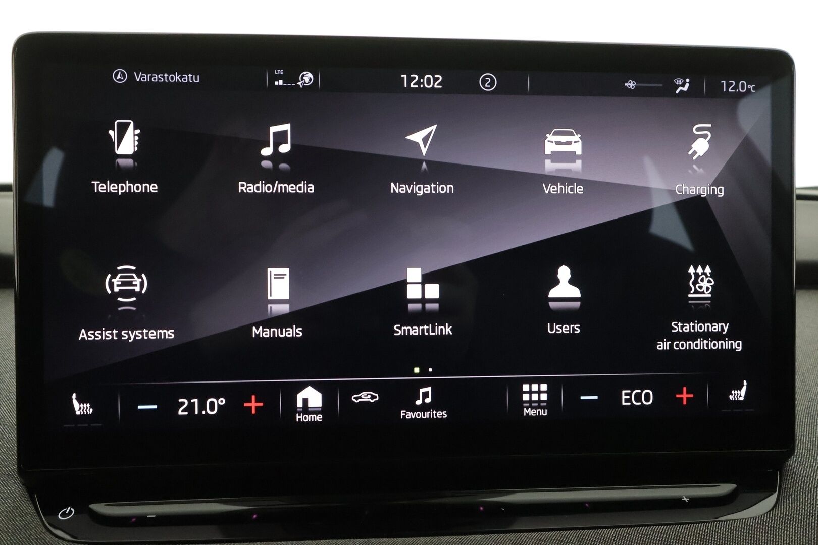 Skoda Enyaq 2022 80x 4x4 iV * ACC / ILP / Koukku / Matrix LED / Puolinahat / P.Kamera / Navi / Keyless / Ratinlämmitin * - Kahdet renkaat aluvanteilla / Merkkihuollettu - HULLUT AVAJAISHULINAT KORKOTARJOUS 3,29 %