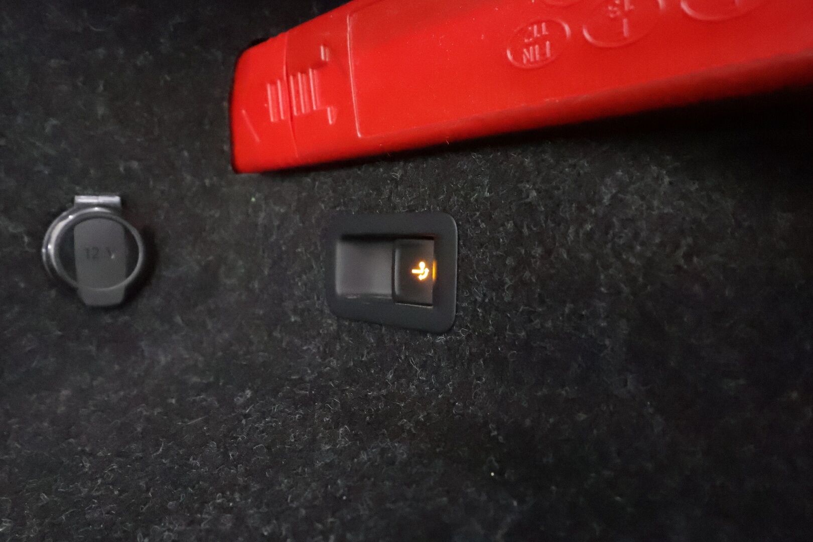 Skoda Enyaq 2022 80x 4x4 iV * ACC / ILP / Koukku / Matrix LED / Puolinahat / P.Kamera / Navi / Keyless / Ratinlämmitin * - Kahdet renkaat aluvanteilla / Merkkihuollettu - HULLUT AVAJAISHULINAT KORKOTARJOUS 3,29 %