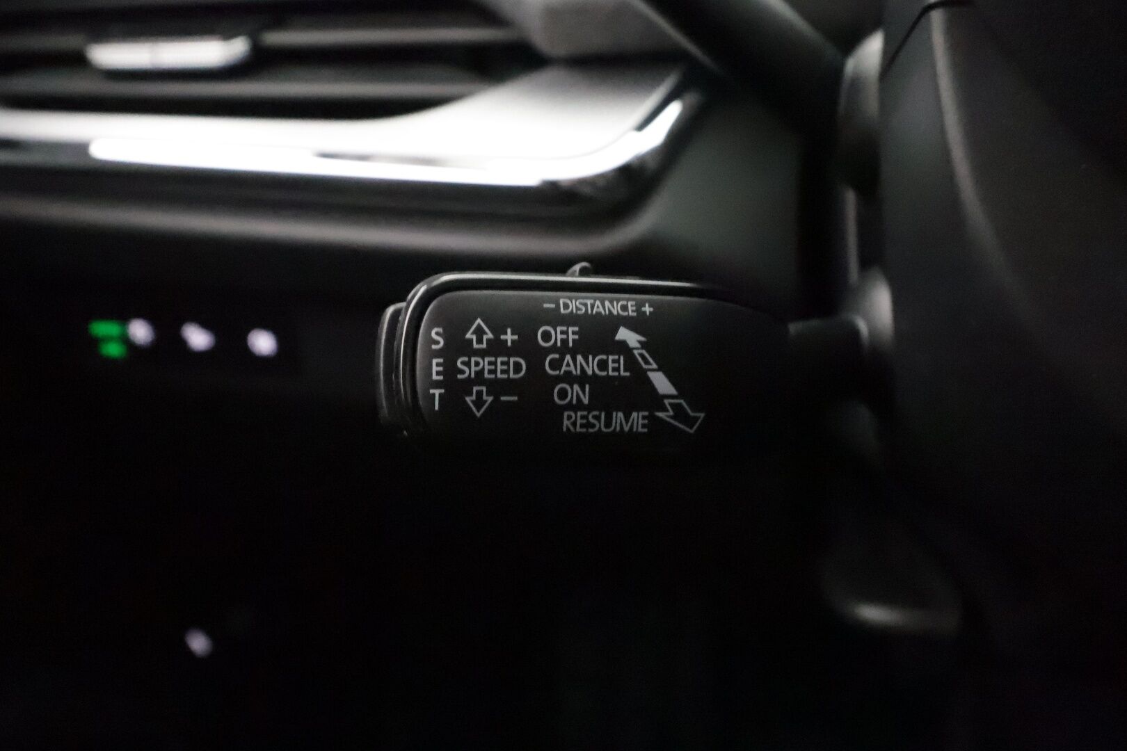 Skoda Enyaq 2022 80x 4x4 iV * ACC / ILP / Koukku / Matrix LED / Puolinahat / P.Kamera / Navi / Keyless / Ratinlämmitin * - Kahdet renkaat aluvanteilla / Merkkihuollettu - HULLUT AVAJAISHULINAT KORKOTARJOUS 3,29 %