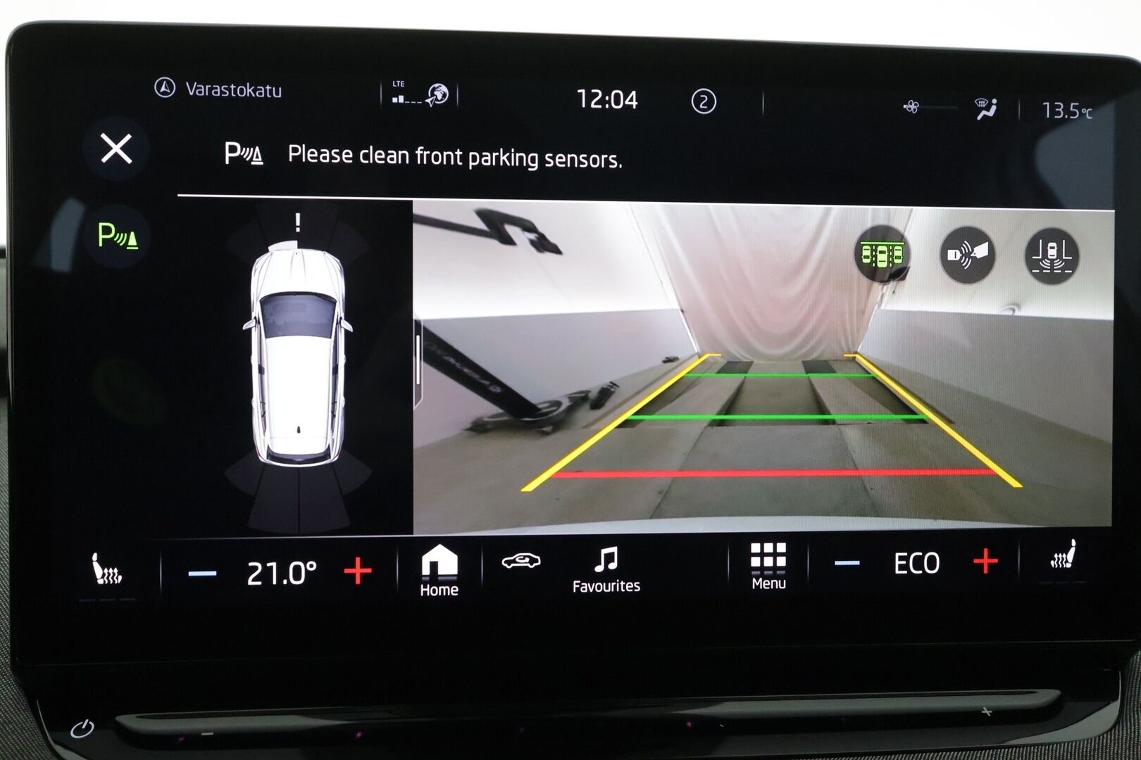 Skoda Enyaq 2022 80x 4x4 iV * ACC / ILP / Koukku / Matrix LED / Puolinahat / P.Kamera / Navi / Keyless / Ratinlämmitin * - Kahdet renkaat aluvanteilla / Merkkihuollettu - HULLUT AVAJAISHULINAT KORKOTARJOUS 3,29 %