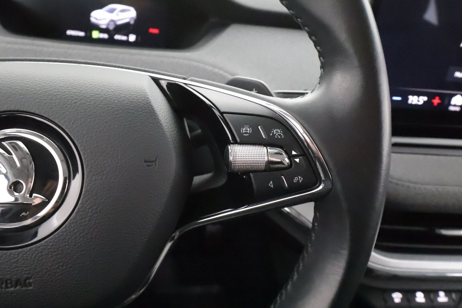 Skoda Enyaq 2022 80x 4x4 iV * ACC / ILP / Koukku / Matrix-LED / P.kamera / Keyless / Apple&Android *