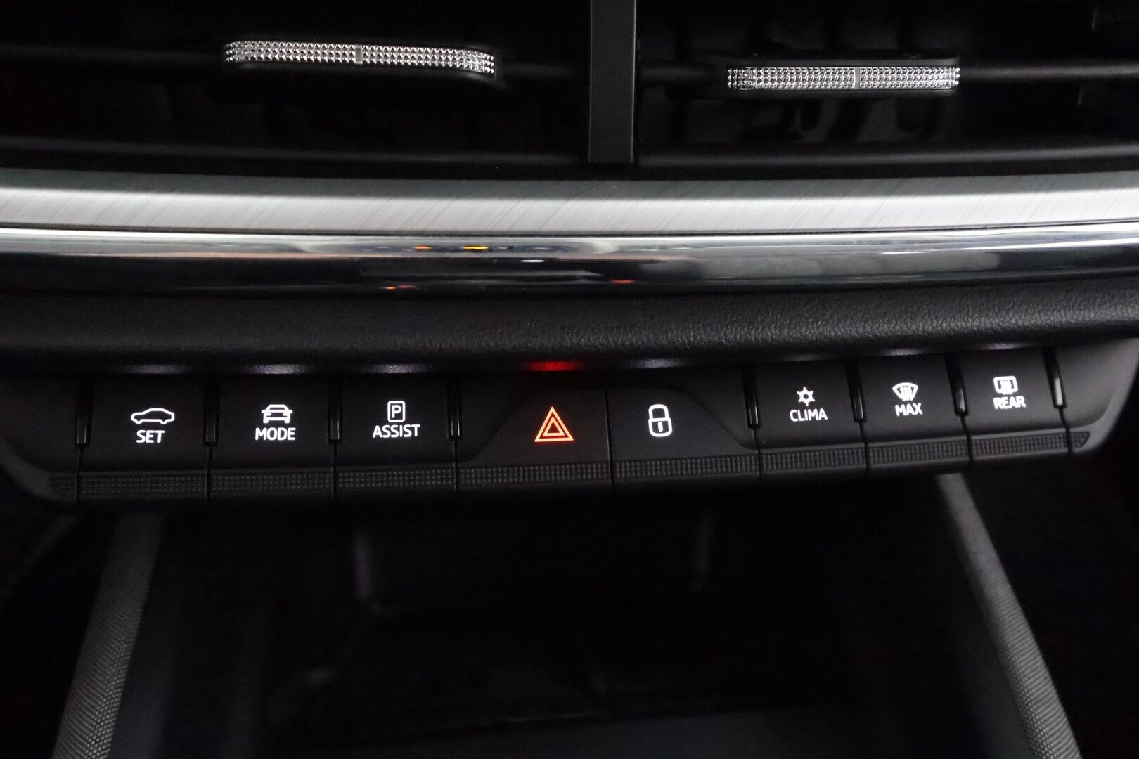 Skoda Enyaq 2022 80x 4x4 iV * ACC / ILP / Koukku / Matrix-LED / P.kamera / Keyless / Apple&Android *