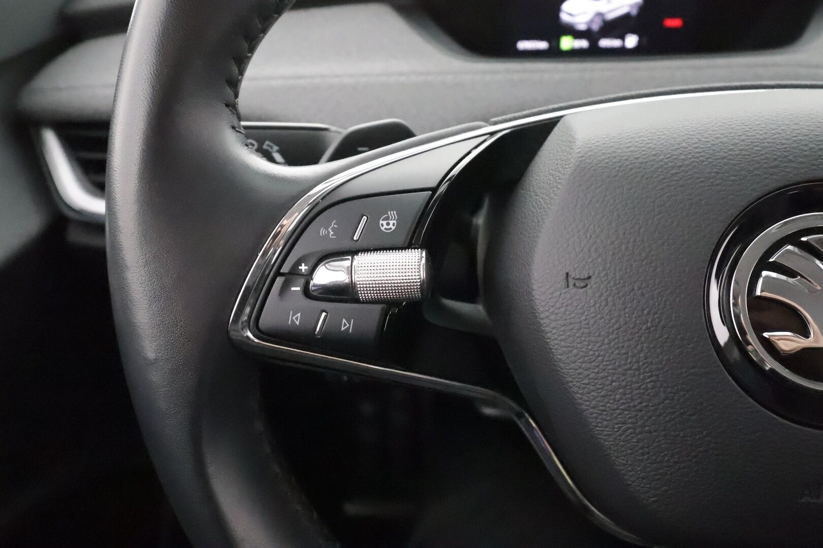 Skoda Enyaq 2022 80x 4x4 iV * ACC / ILP / Koukku / Matrix-LED / P.kamera / Keyless / Apple&Android *