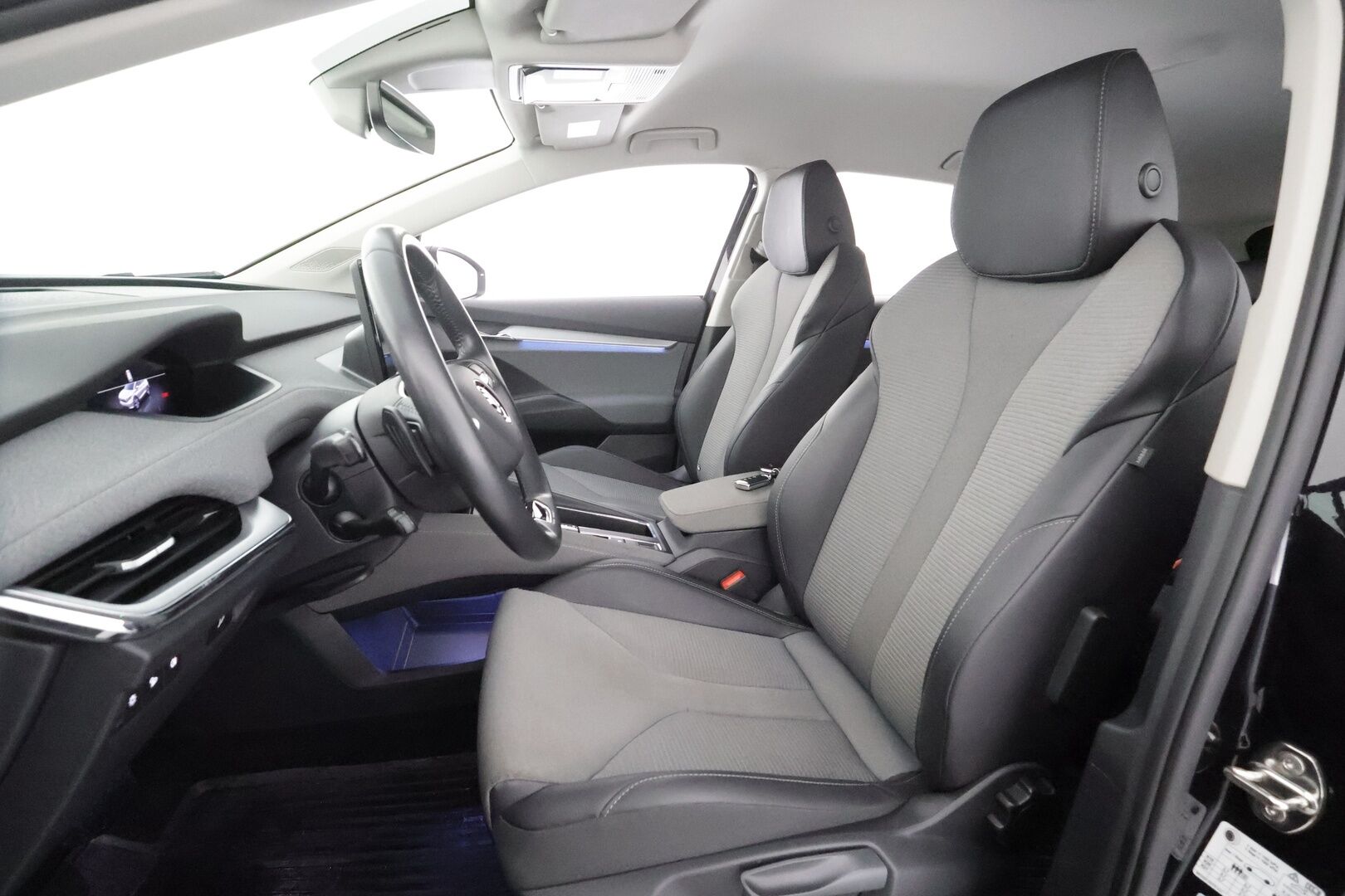 Skoda Enyaq 2022 80x 4x4 iV * ACC / ILP / Koukku / Matrix-LED / P.kamera / Keyless / Apple&Android *