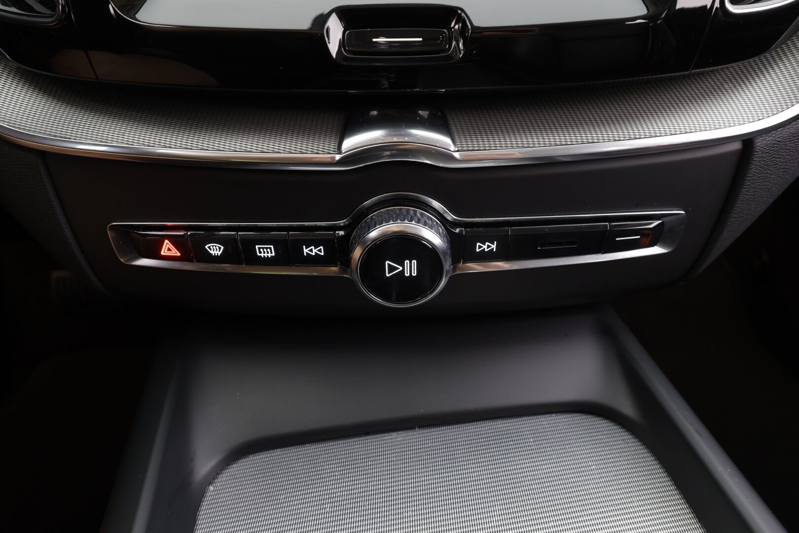 Volvo XC60 2023 T6 AWD Long Range Core aut - | Koukku | Panorama | ACC | Full-LED | 360 | Sporttinahat Muistilla | Navi | Kaistavahti | Katveavustin | Keyless | 2x Latauskaapelit | Kahdet renkaat | Merkkihuollot |