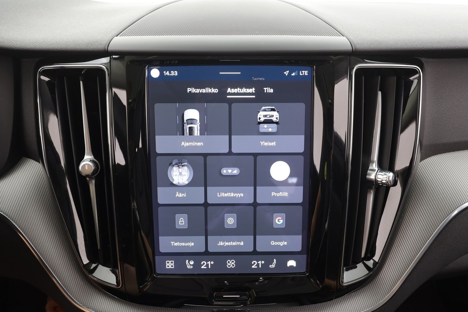 Volvo XC60 2023 T6 AWD Long Range Core aut - | Koukku | Panorama | ACC | Full-LED | 360 | Sporttinahat Muistilla | Navi | Kaistavahti | Katveavustin | Keyless | 2x Latauskaapelit | Kahdet renkaat | Merkkihuollot |