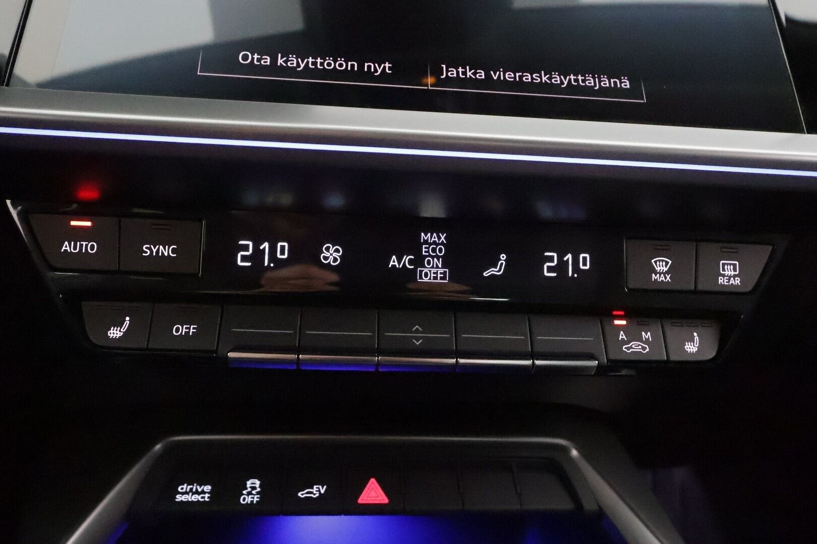 Audi A3 2021 Sportback Business 45 TFSI e 180kW S tronic * ACC / Matrix / Sportnahat / P.Tutka / Kaistavahti * - 2x Latauskaapelit / Kahdet renkaat aluvanteilla / Merkkihuollot - HULLUT AVAJAISHULINAT KORKOTARJOUS 3,29 %