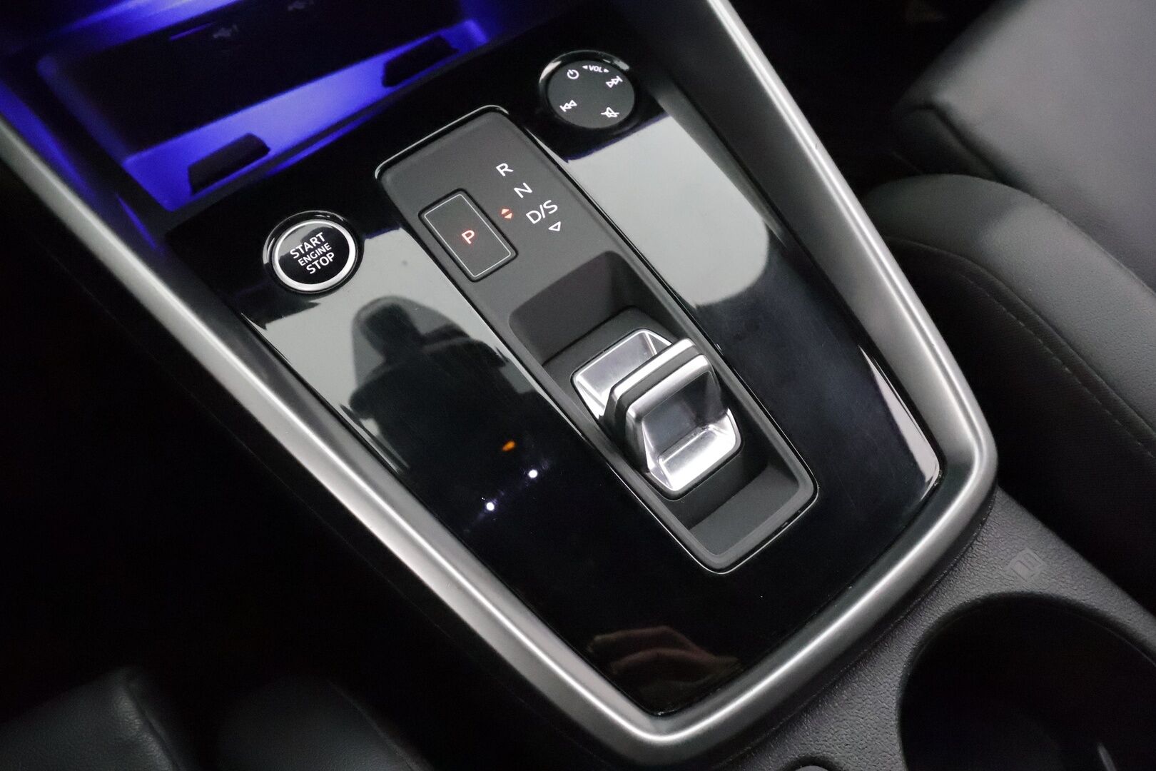 Audi A3 2021 Sportback Business 45 TFSI e 180kW S tronic * ACC / Matrix / Sportnahat / P.Tutka / Kaistavahti * - 2x Latauskaapelit / Kahdet renkaat aluvanteilla / Merkkihuollot - HULLUT AVAJAISHULINAT KORKOTARJOUS 3,29 %