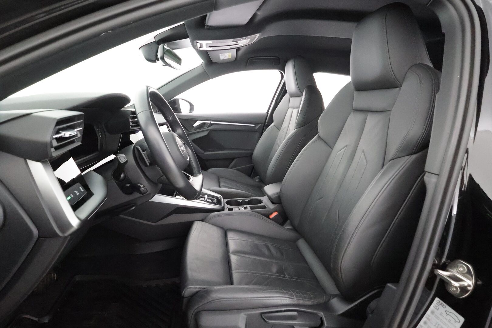 Audi A3 2021 Sportback Business 45 TFSI e 180kW S tronic * ACC / Matrix / Sportnahat / P.Tutka / Kaistavahti * - 2x Latauskaapelit / Kahdet renkaat aluvanteilla / Merkkihuollot - HULLUT AVAJAISHULINAT KORKOTARJOUS 3,29 %