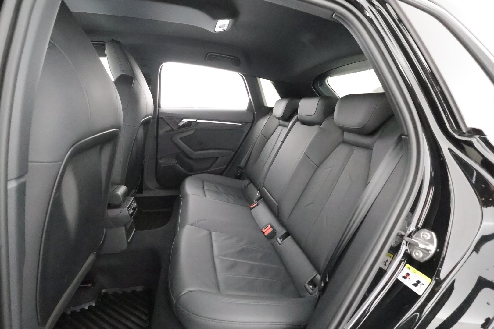 Audi A3 2021 Sportback Business 45 TFSI e 180kW S tronic * ACC / Matrix / Sportnahat / P.Tutka / Kaistavahti * - 2x Latauskaapelit / Kahdet renkaat aluvanteilla / Merkkihuollot - HULLUT AVAJAISHULINAT KORKOTARJOUS 3,29 %