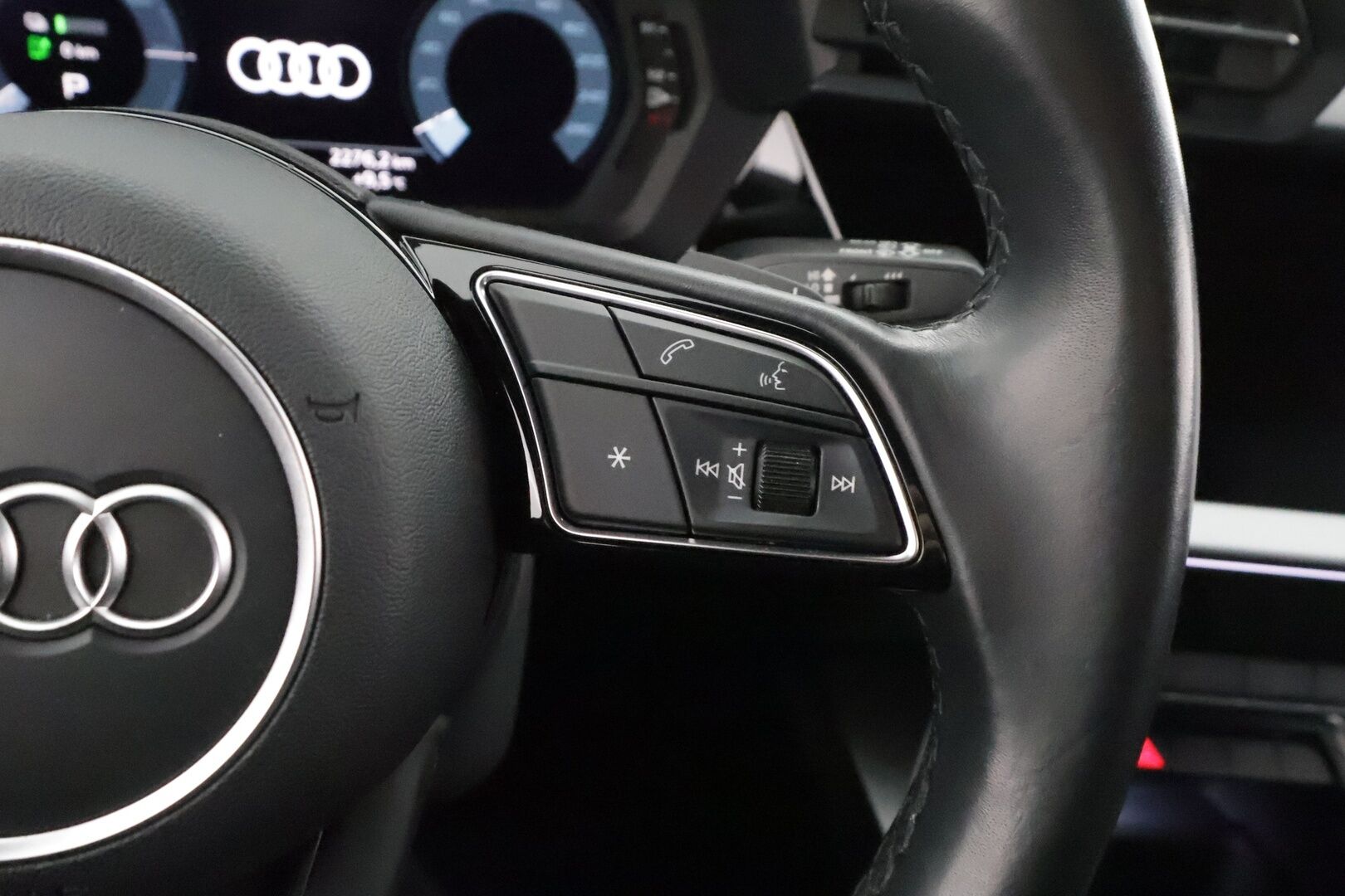 Audi A3 2021 Sportback Business 45 TFSI e 180kW S tronic * ACC / Matrix / Sportnahat / P.Tutka / Kaistavahti * - 2x Latauskaapelit / Kahdet renkaat aluvanteilla / Merkkihuollot - HULLUT AVAJAISHULINAT KORKOTARJOUS 3,29 %