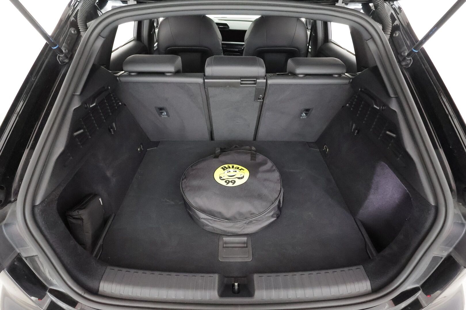 Audi A3 2021 Sportback Business 45 TFSI e 180kW S tronic * ACC / Matrix / Sportnahat / P.Tutka / Kaistavahti * - 2x Latauskaapelit / Kahdet renkaat aluvanteilla / Merkkihuollot - HULLUT AVAJAISHULINAT KORKOTARJOUS 3,29 %