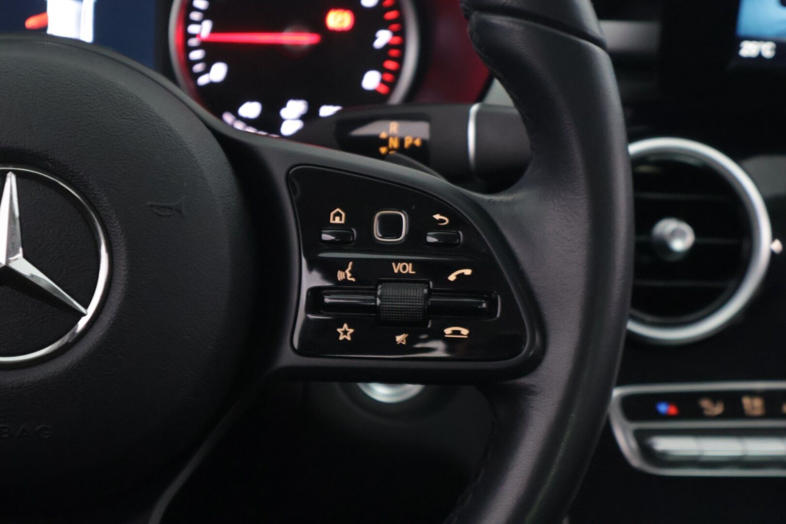 Mercedes-Benz C 2020 180 A Business / Vakkari / Peruutuskamera / Sport-istuimet / - Vähän ajettu/ Kahdet renkaat/ viimesin huolto tehty 56tkm kohdalla - HULLUT JOULUT KORKOTARJOUS 2,49% 