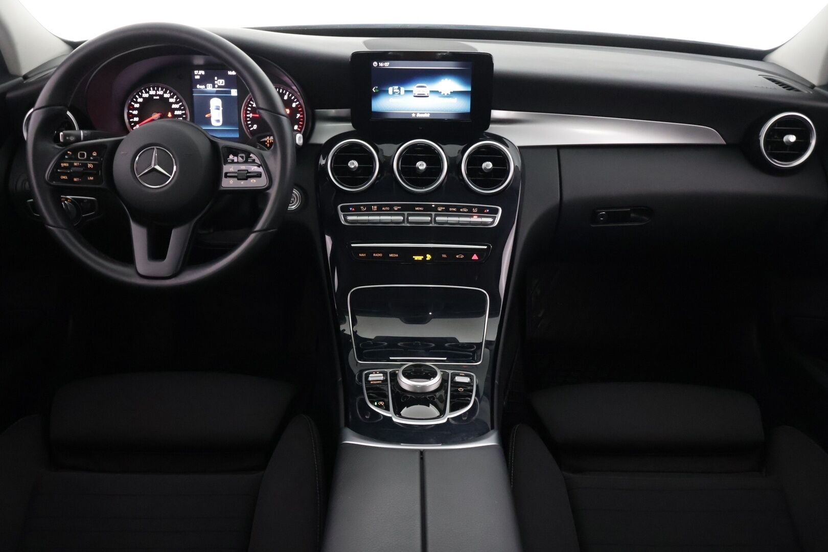 Mercedes-Benz C 2020 180 A Business / Vakkari / Peruutuskamera / Sport-istuimet / - Vähän ajettu/ Kahdet renkaat/ viimesin huolto tehty 56tkm kohdalla - HULLUT JOULUT KORKOTARJOUS 2,49% 