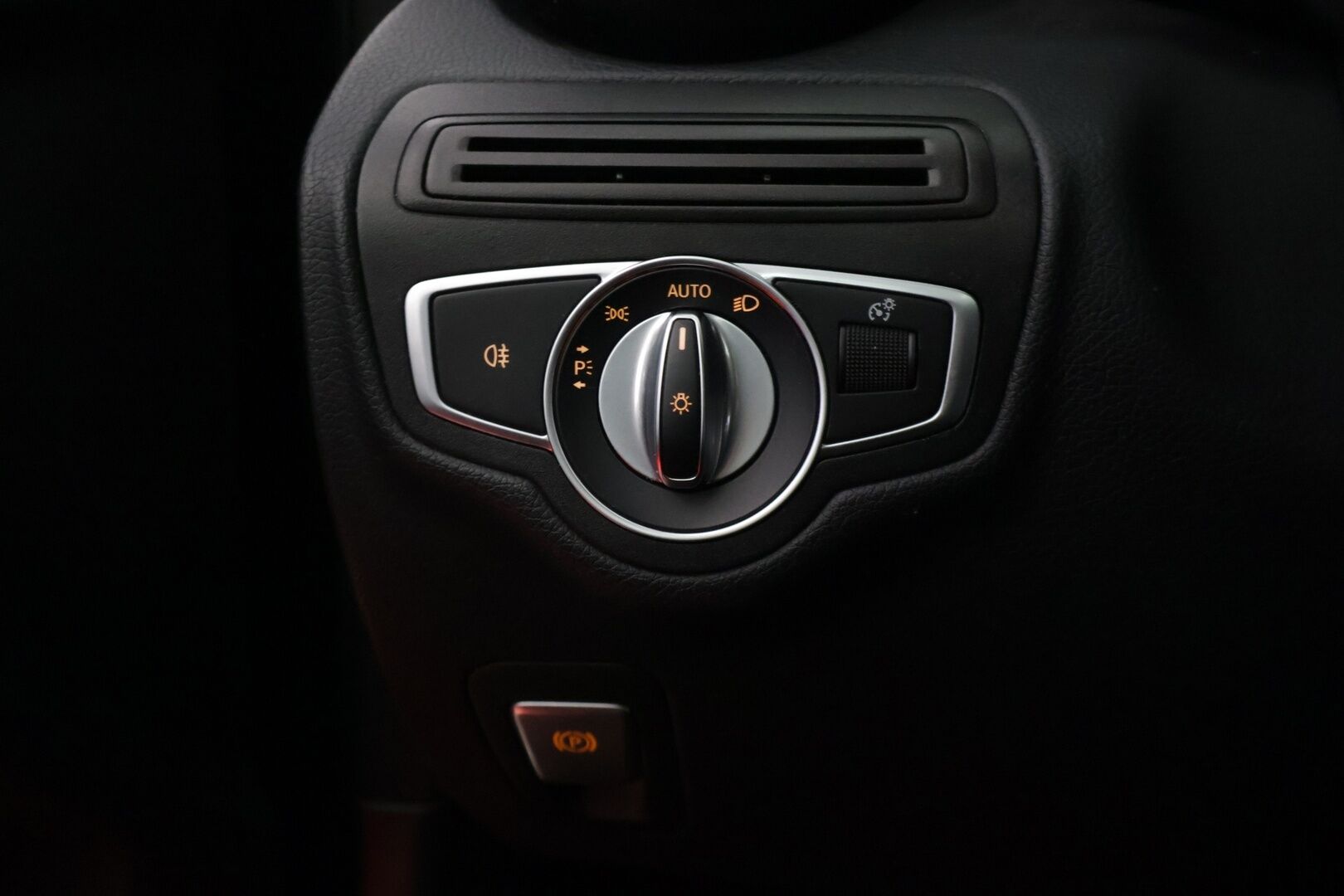 Mercedes-Benz C 2020 180 A Business / Vakkari / Peruutuskamera / Sport-istuimet / - Vähän ajettu/ Kahdet renkaat/ viimesin huolto tehty 56tkm kohdalla