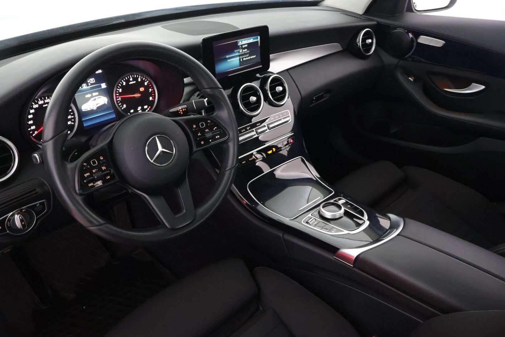 Mercedes-Benz C 2020 180 A Business / Vakkari / Peruutuskamera / Sport-istuimet / - Vähän ajettu/ Kahdet renkaat/ viimesin huolto tehty 56tkm kohdalla - HULLUT JOULUT KORKOTARJOUS 2,49% 