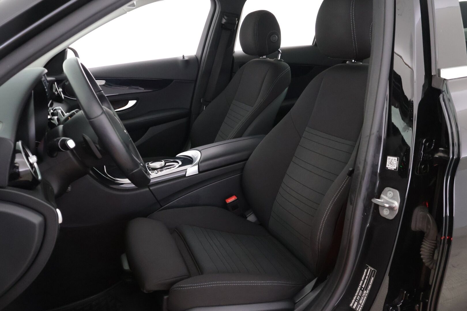 Mercedes-Benz C 2020 180 A Business / Vakkari / Peruutuskamera / Sport-istuimet / - Vähän ajettu/ Kahdet renkaat/ viimesin huolto tehty 56tkm kohdalla - HULLUT JOULUT KORKOTARJOUS 2,49% 