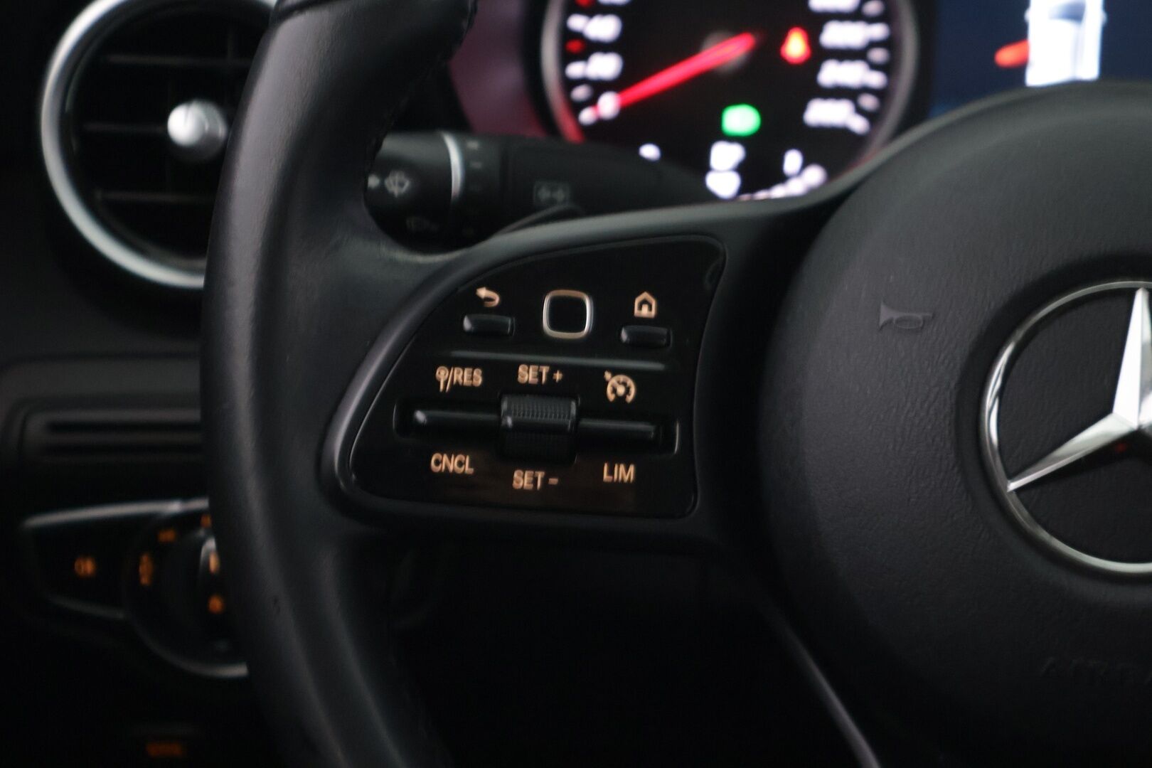 Mercedes-Benz C 2020 180 A Business / Vakkari / Peruutuskamera / Sport-istuimet / - Vähän ajettu/ Kahdet renkaat/ viimesin huolto tehty 56tkm kohdalla